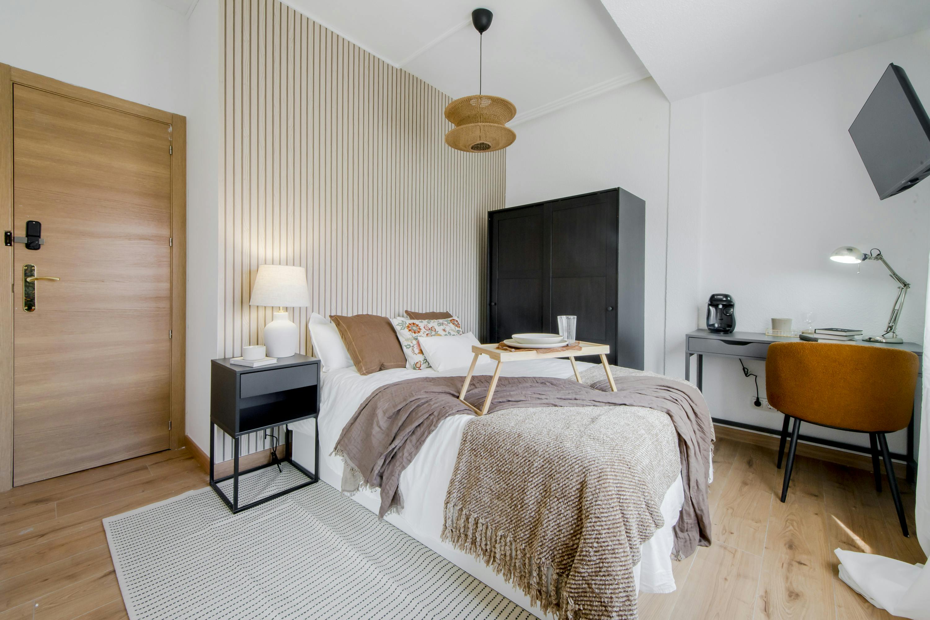 Private room for rent for €900 per month in Madrid, Plaza de la Cebada