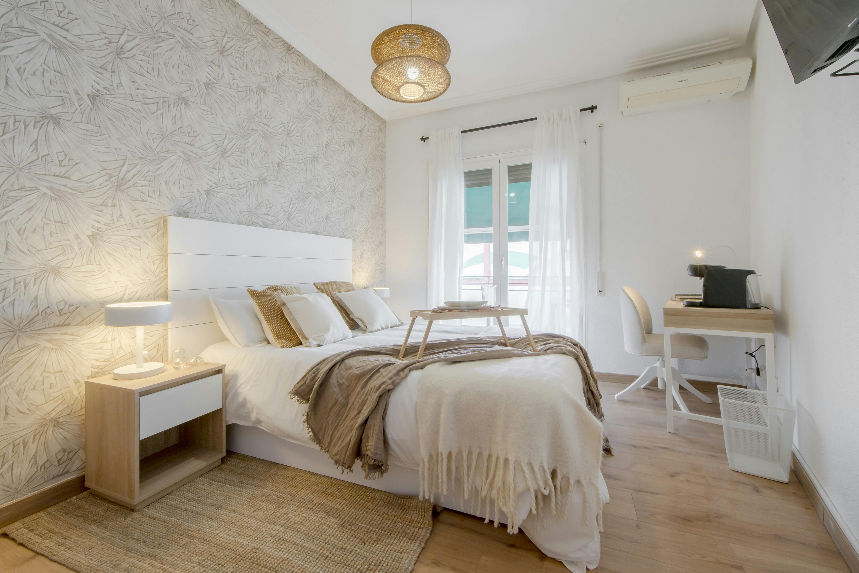 Private room for rent for €900 per month in Madrid, Plaza de la Cebada