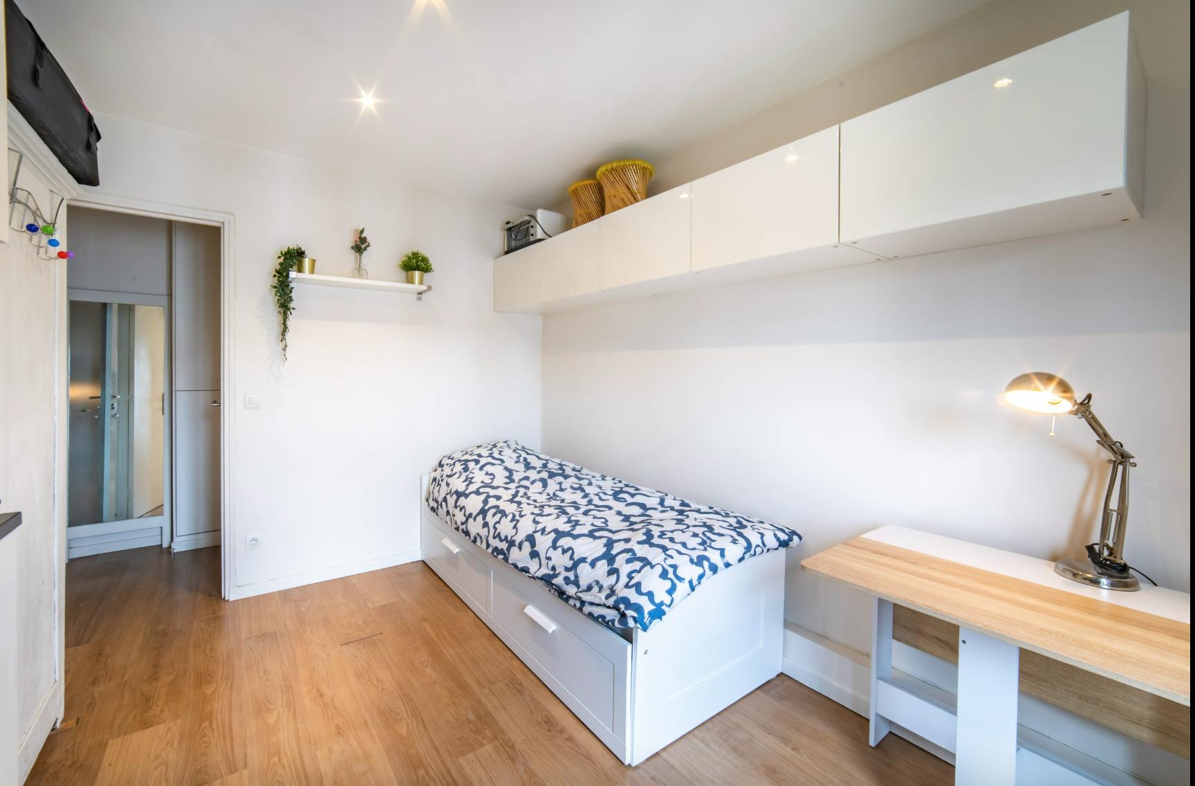 Studio for rent for €1,100 per month in Paris, Rue de Montreuil