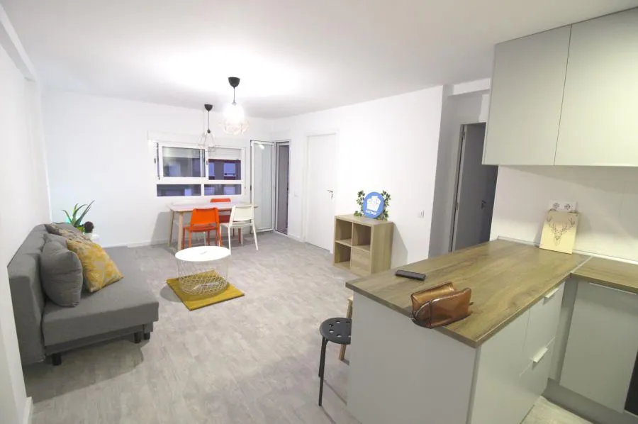 4-Bedroom Apartment in Carrer dels Sants Just i Pastor, Valencia (1634399) ROOM