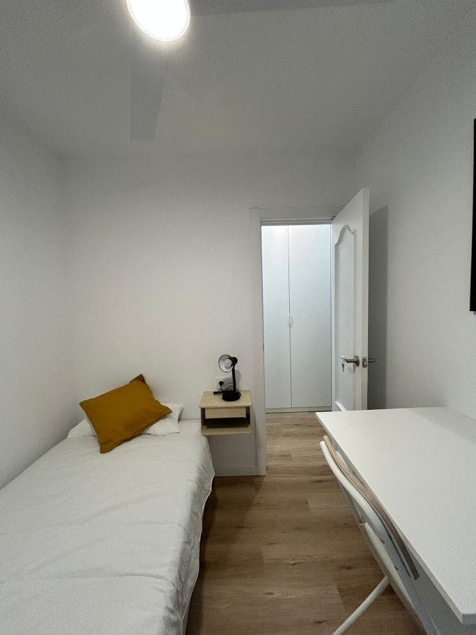 Private room for rent for €290 per month in Valencia, Avinguda de Pérez Galdós