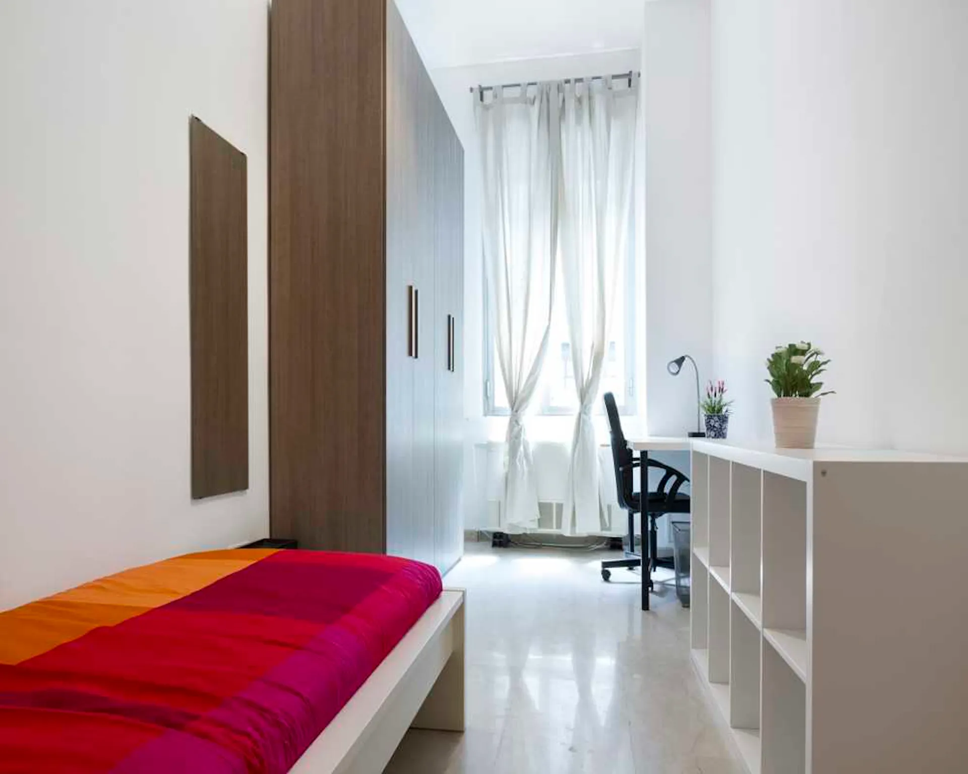 Via Larga, Milan preview