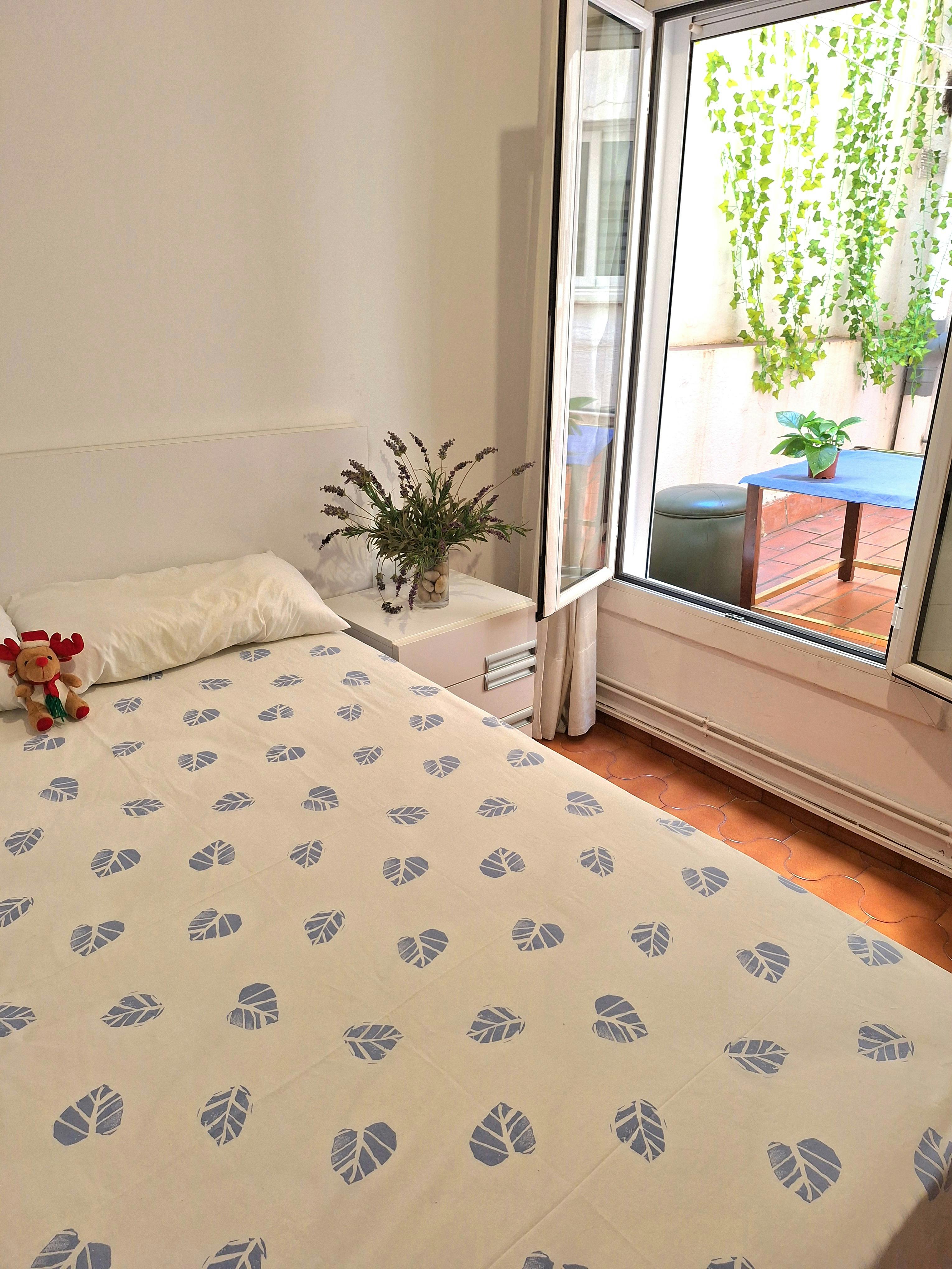 Private room for rent for €650 per month in Barcelona, Travessera de les Corts