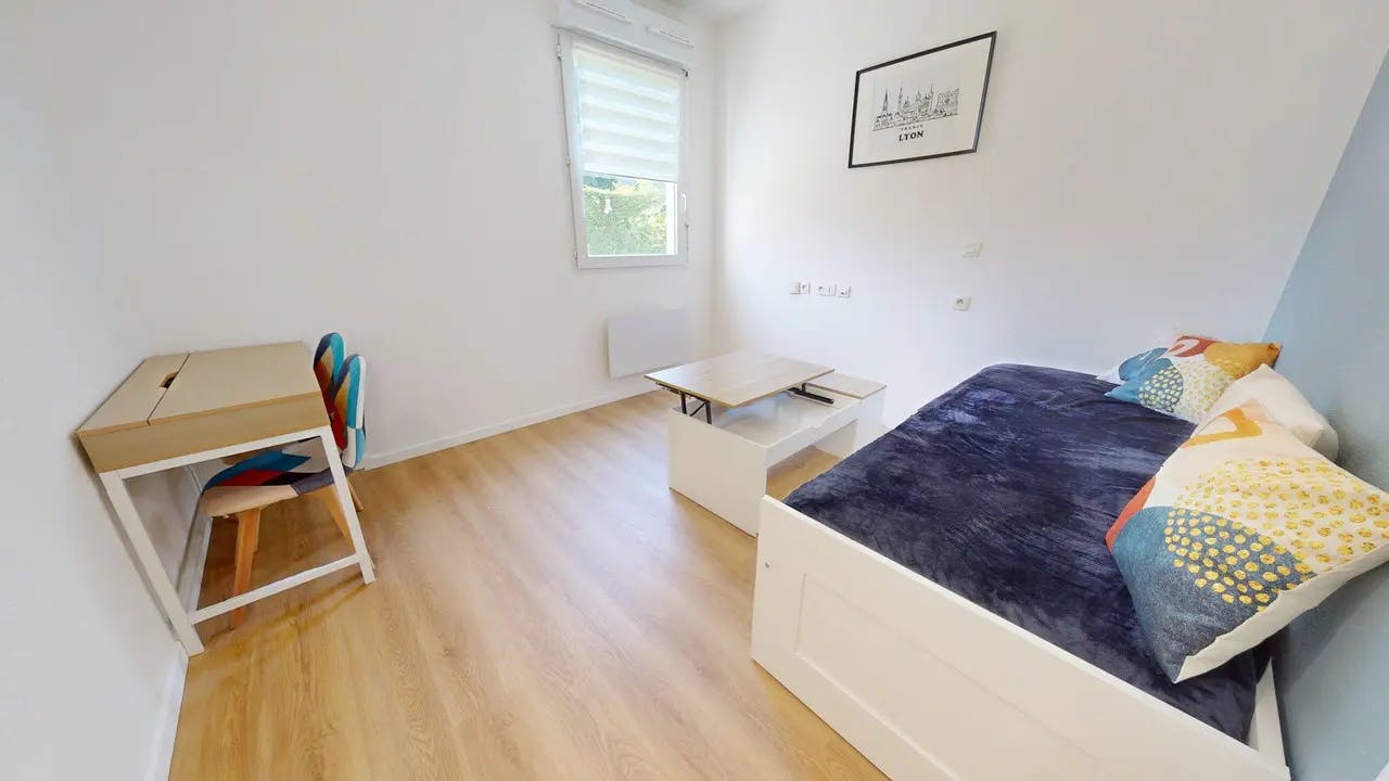 Kawalerka do wynajęcia za 585 € miesięcznie w mieście Bron, Avenue Général de Gaulle