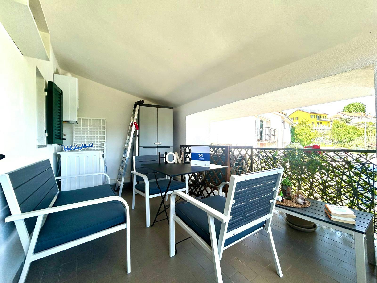 Apartament de închiriat pentru 2.195 EUR pe lună în Segno, Via Nino Bixio