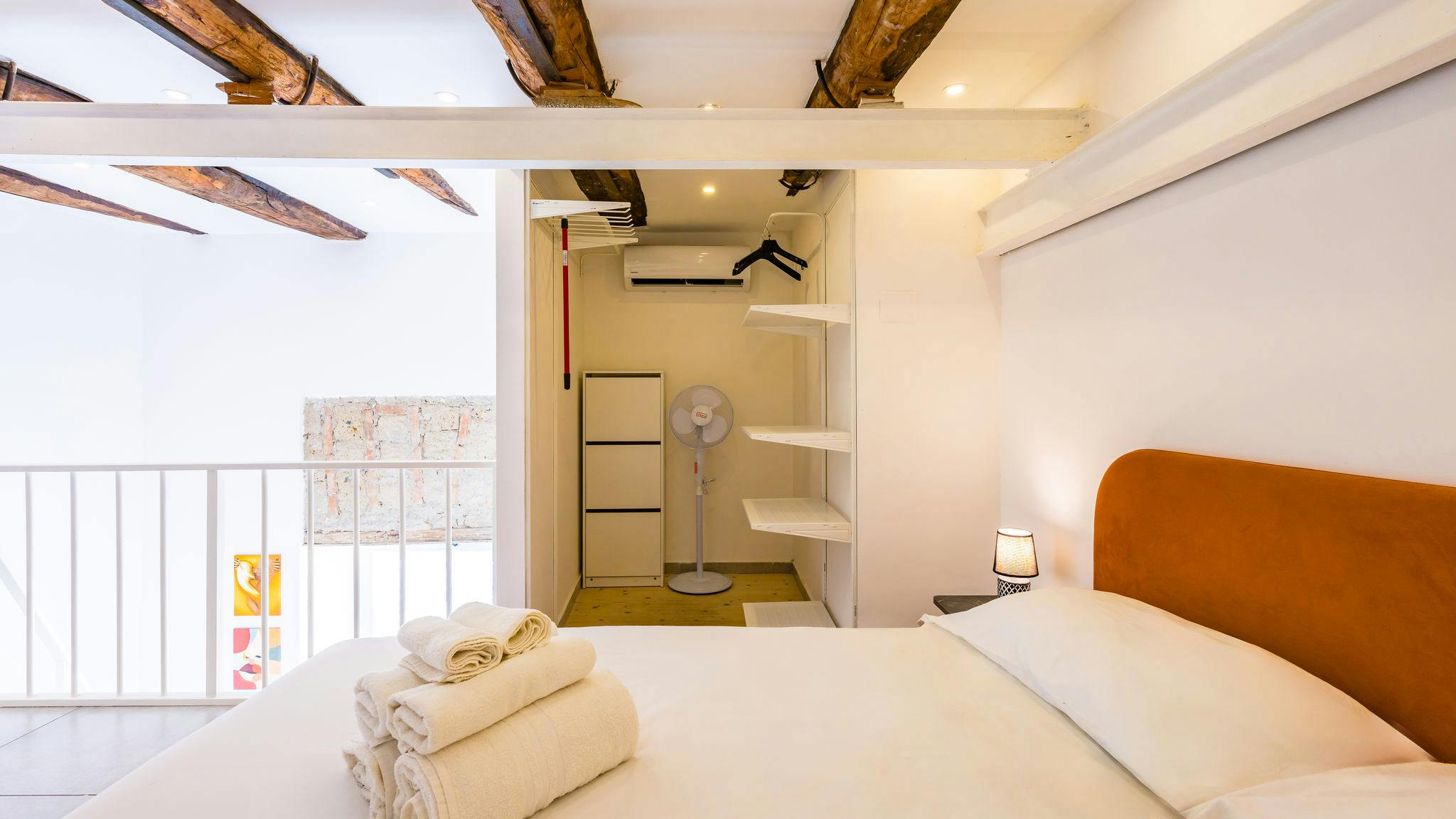 Appartement à louer pour 1 €/mois à Naples, Vico D'Afflitto