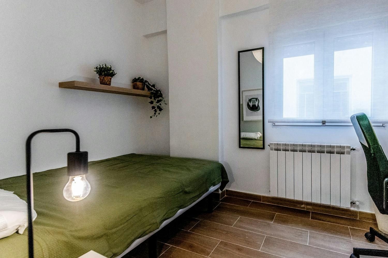 Private room for rent for €345 per month in Valladolid, Calle de Nicasio Perez