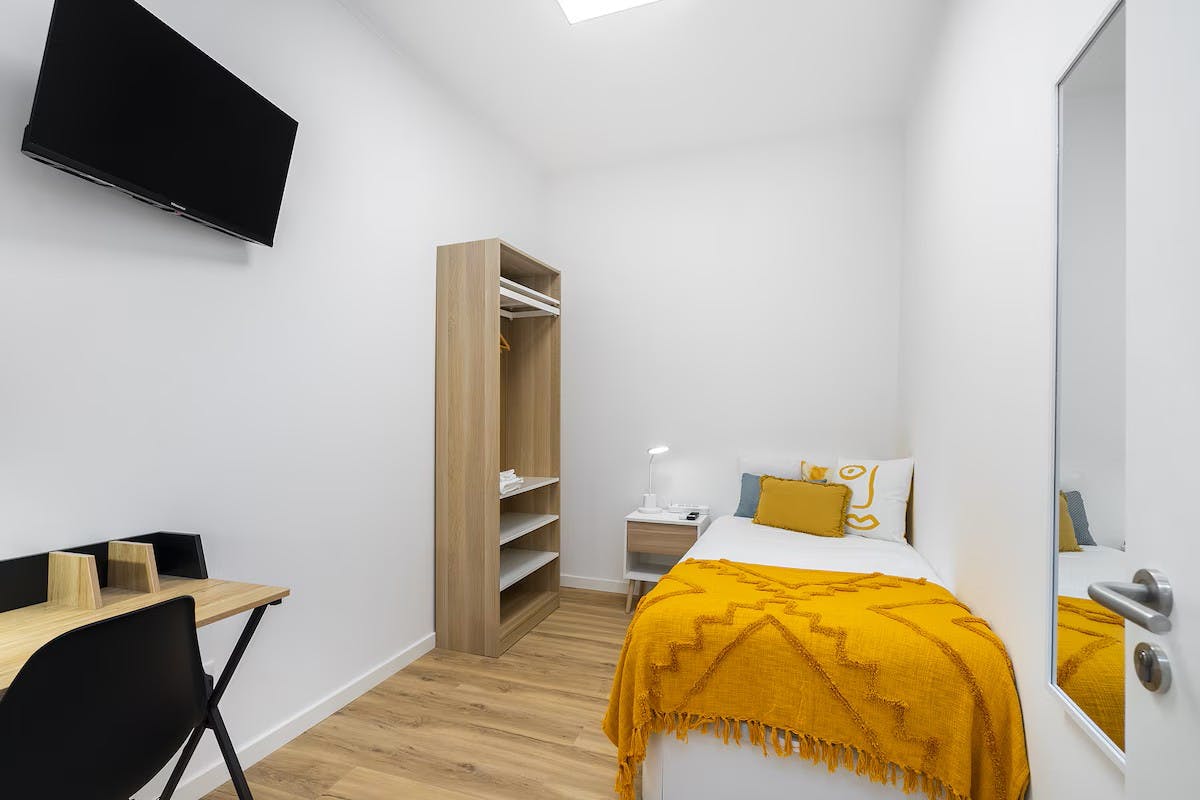Private room for rent for €550 per month in Lisbon, Calçada Poço dos Mouros