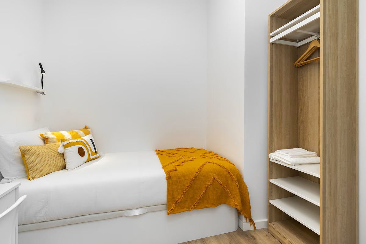 Private room for rent for €385 per month in Lisbon, Calçada Poço dos Mouros