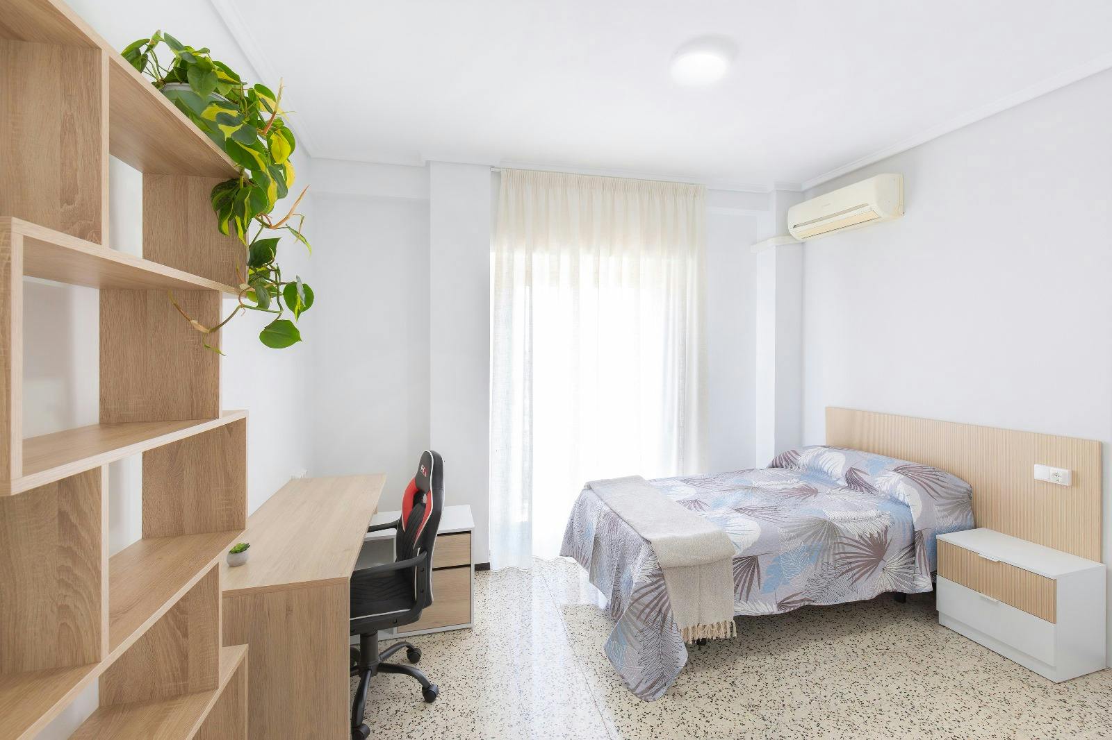 Private room for rent for €400 per month in Elche, Carrer Sant Vicent