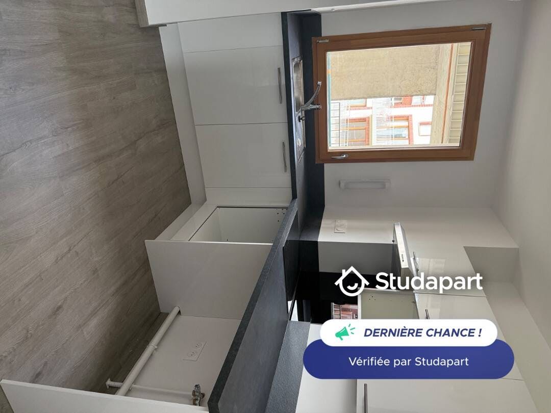 Apartment for rent for €1,300 per month in Lille, Rue Balzac
