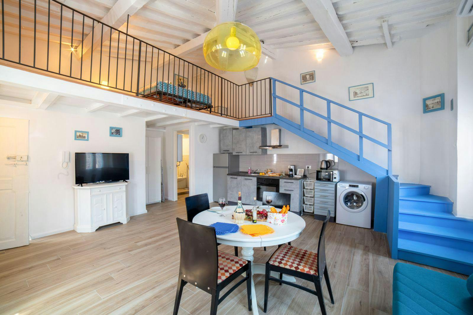 Studio for rent for €1,550 per month in Florence, Via di Mezzo