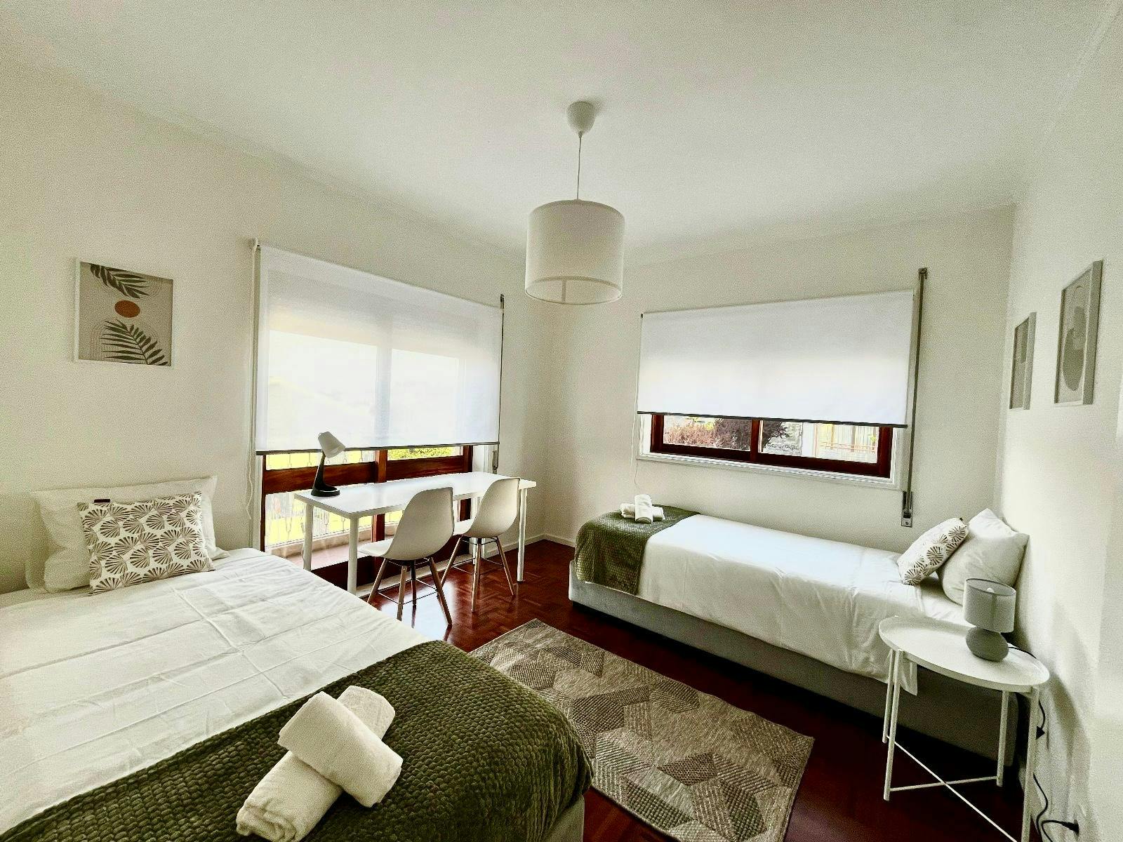 Mehrbettzimmer zu mieten für 390 € pro Monat in Custoias, Rua Fonte Velha