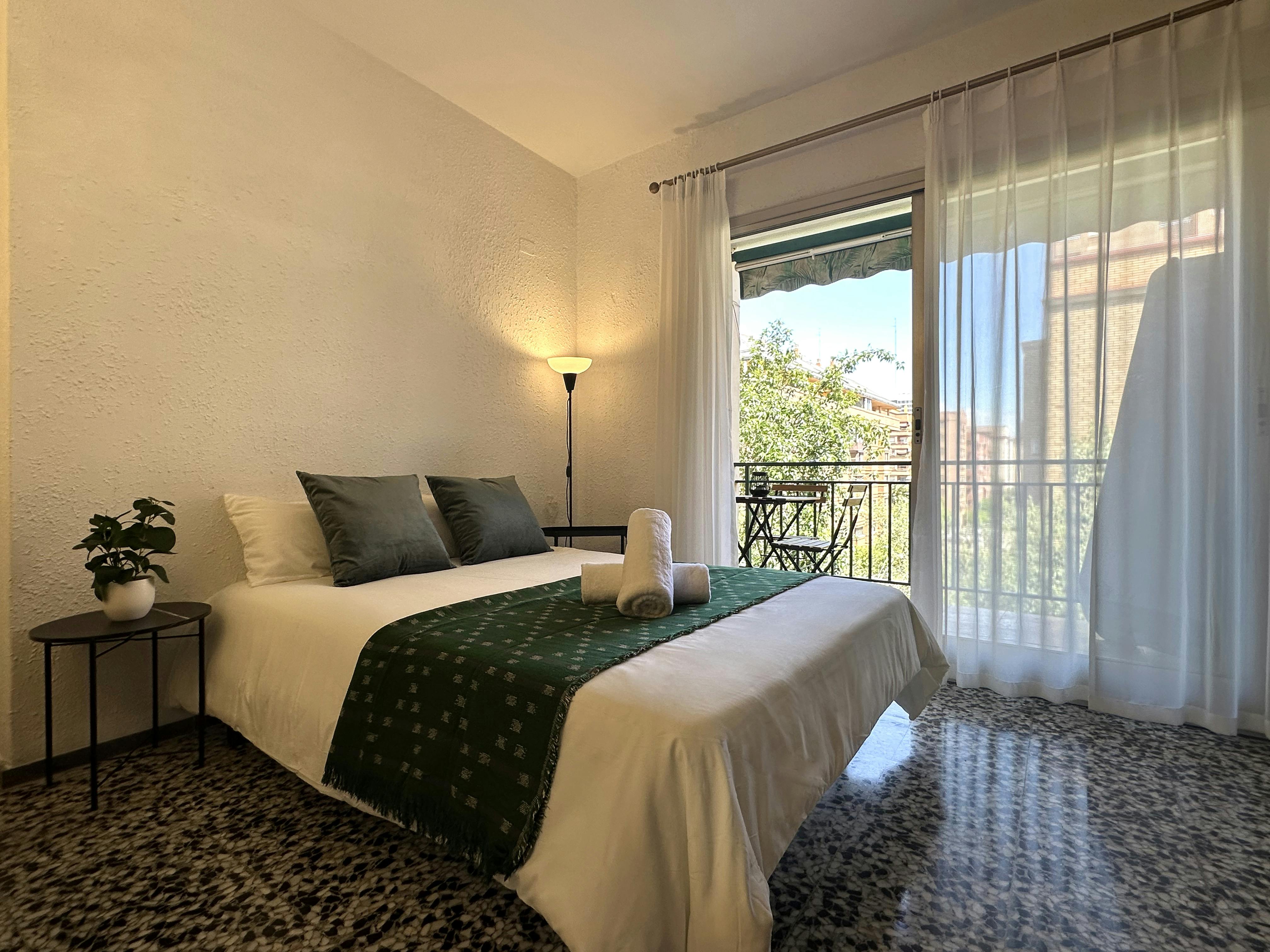 Private room for rent for €850 per month in Valencia, Carrer del Poeta Más i Ros