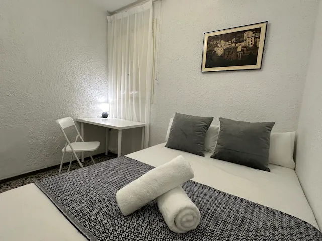 Private room in Carrer del Poeta Más i Ros, Valencia (1634844) room image 2