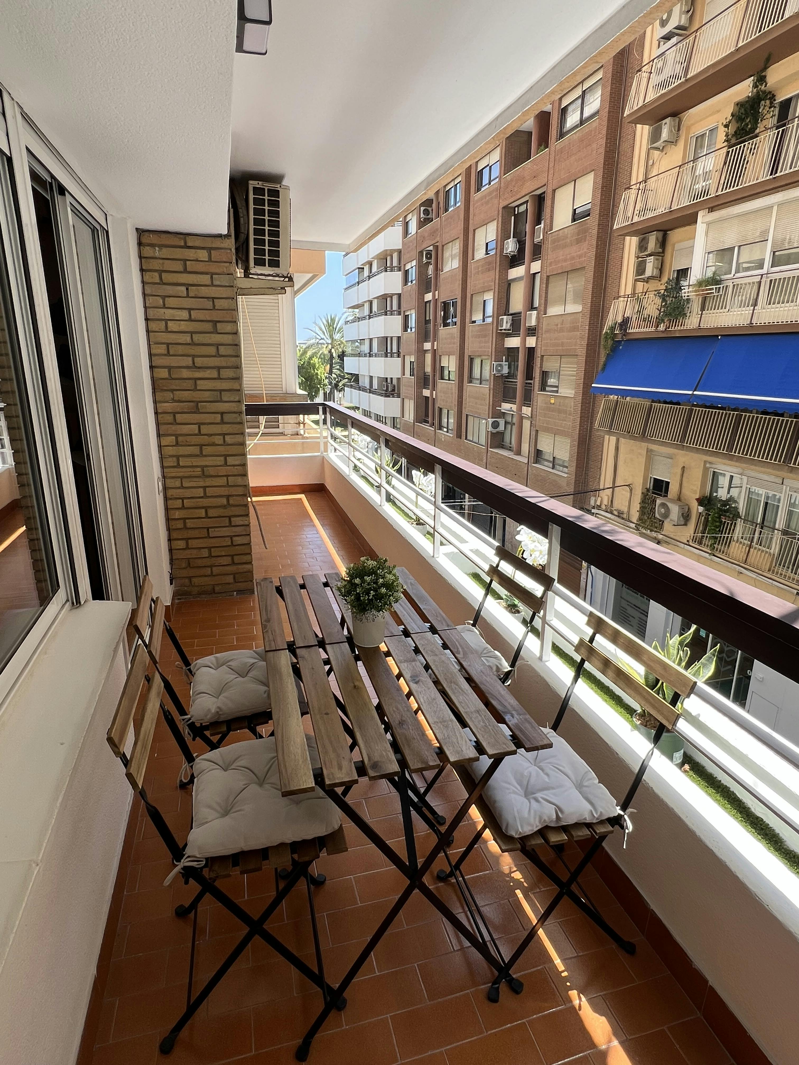 Apartment for rent for €4,000 per month in Alicante, Carrer Alemania