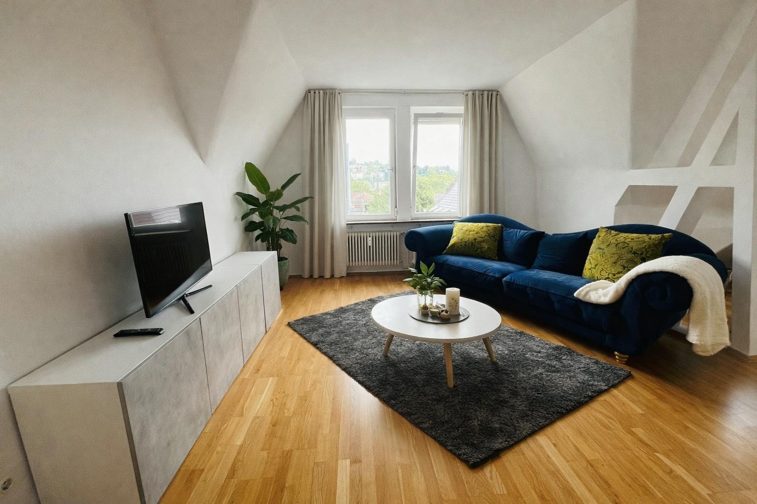 Apartment for rent for €2,500 per month in Stuttgart, Lessingstraße