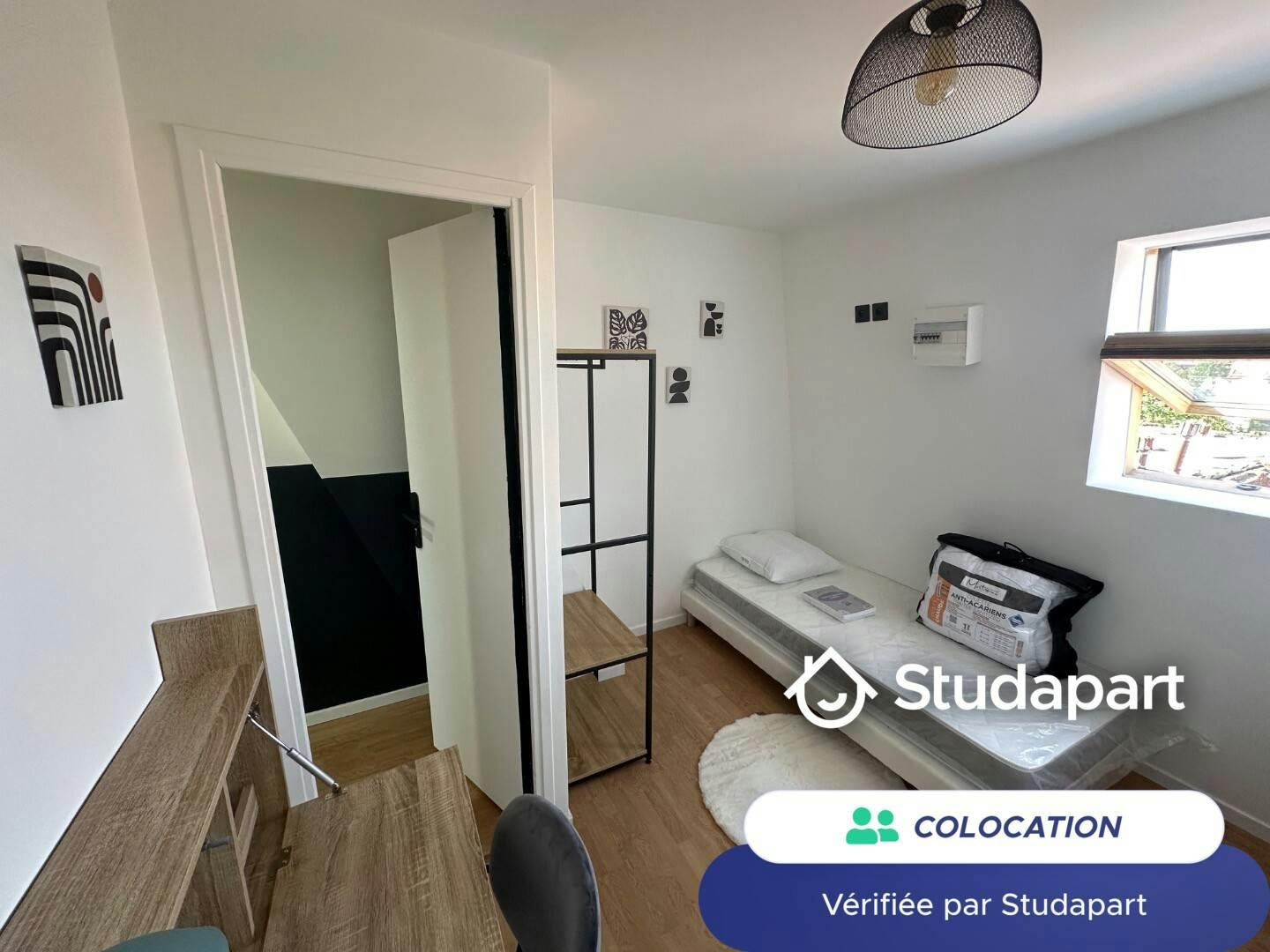 Private room for rent on Rue de Bouvines, Roubaix - View 3