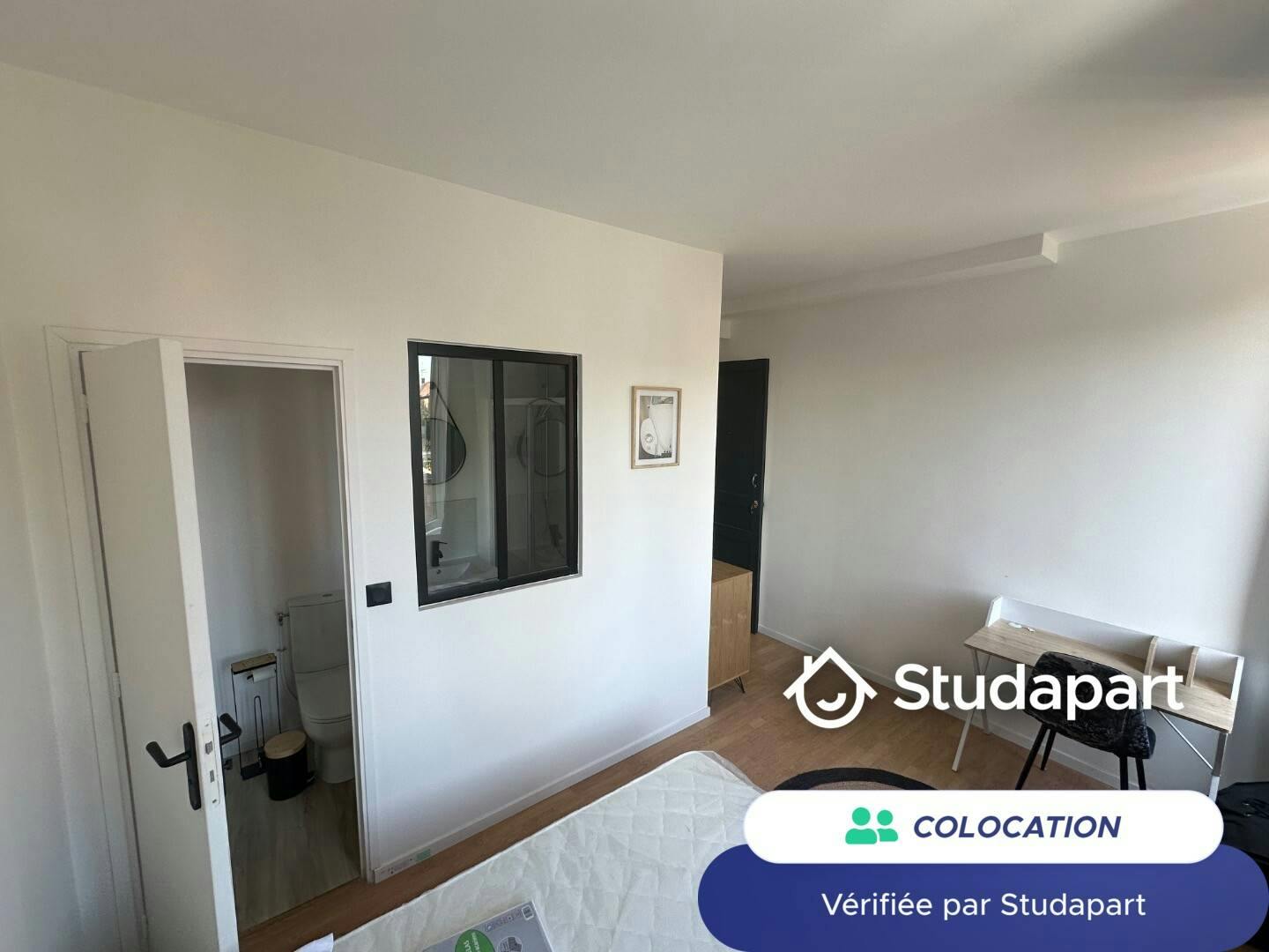 Private room for rent on Rue de Bouvines, Roubaix - View 5