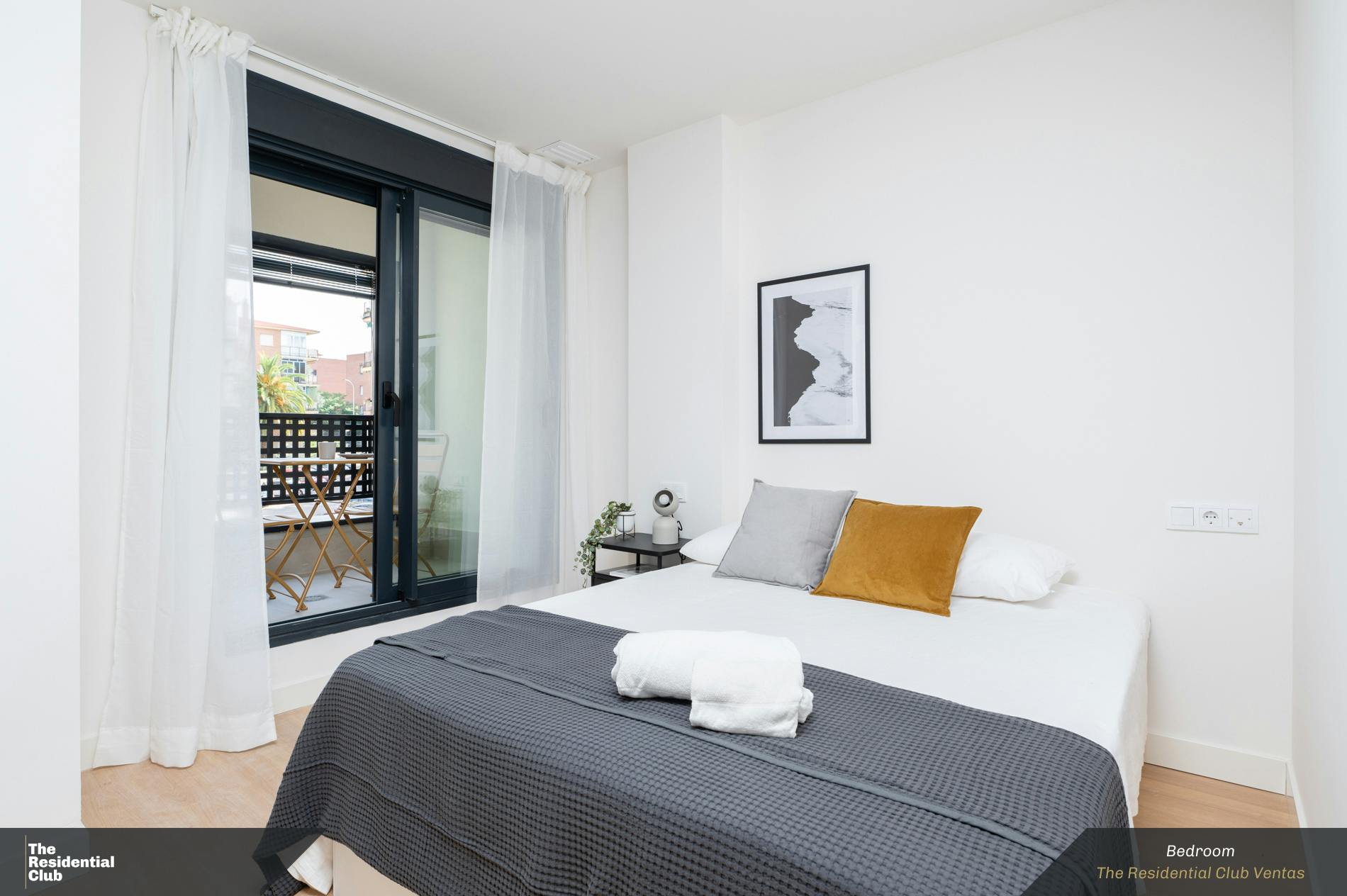 Private room for rent for €1,080 per month in Madrid, Calle de San Marcelo