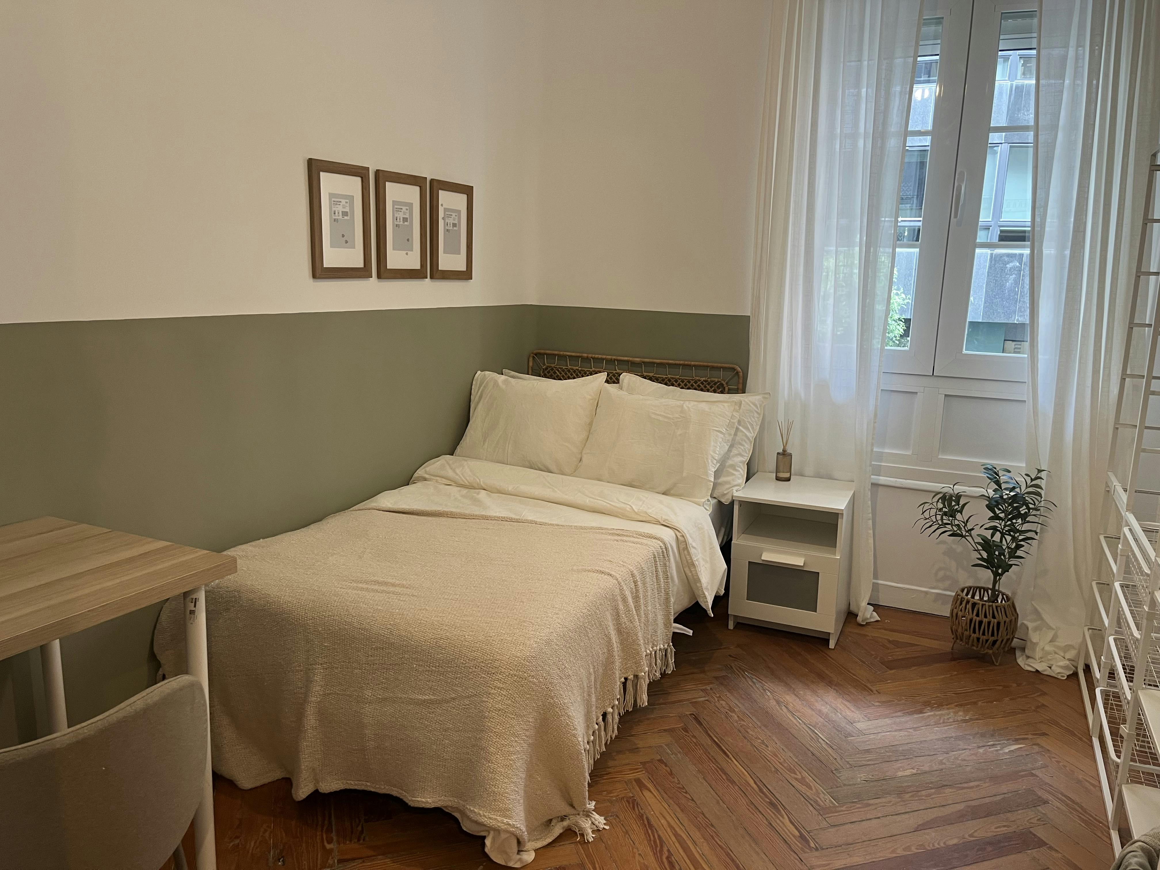 Calle de Menorca, Madrid preview