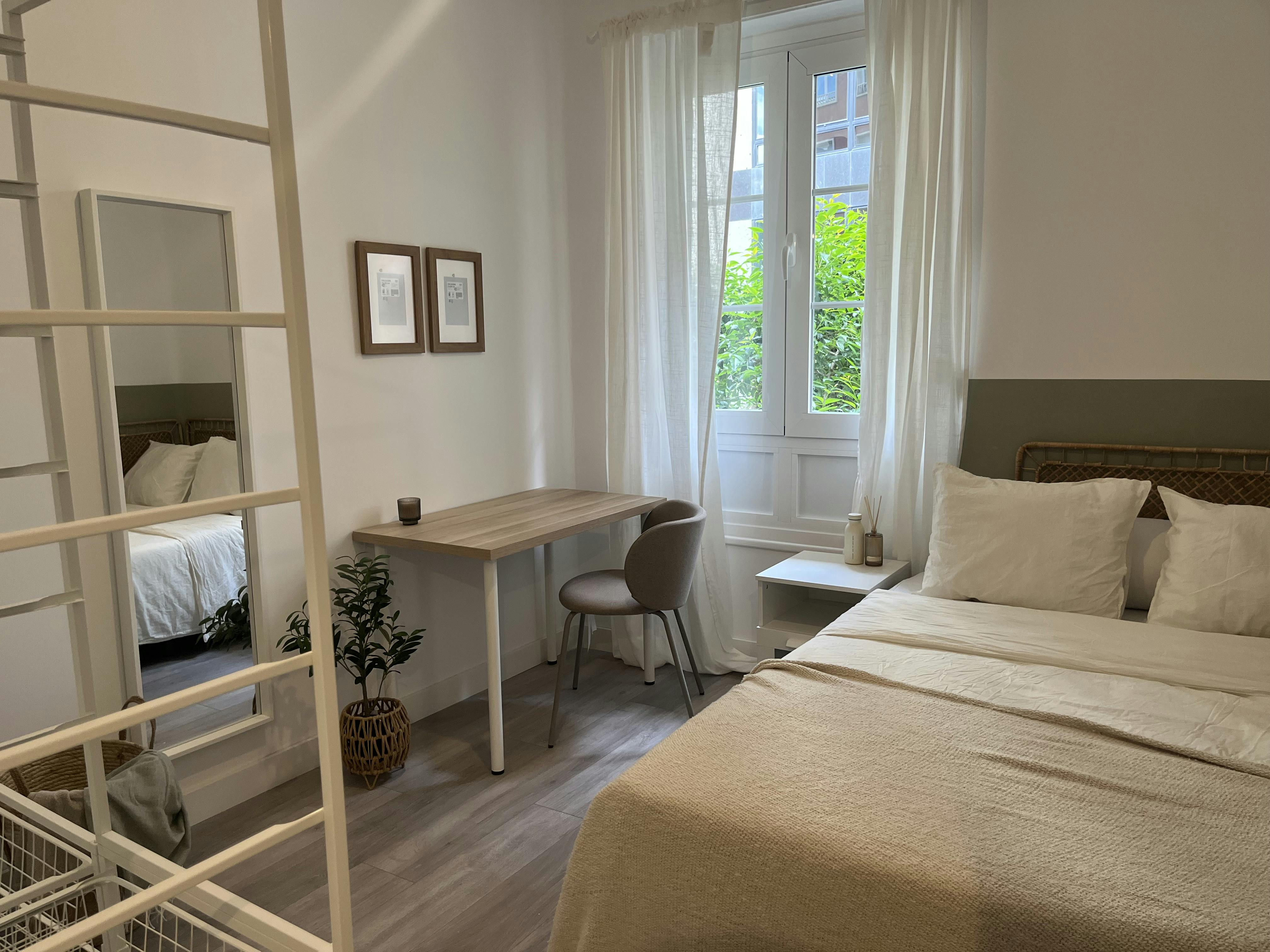 Calle de Menorca, Madrid preview