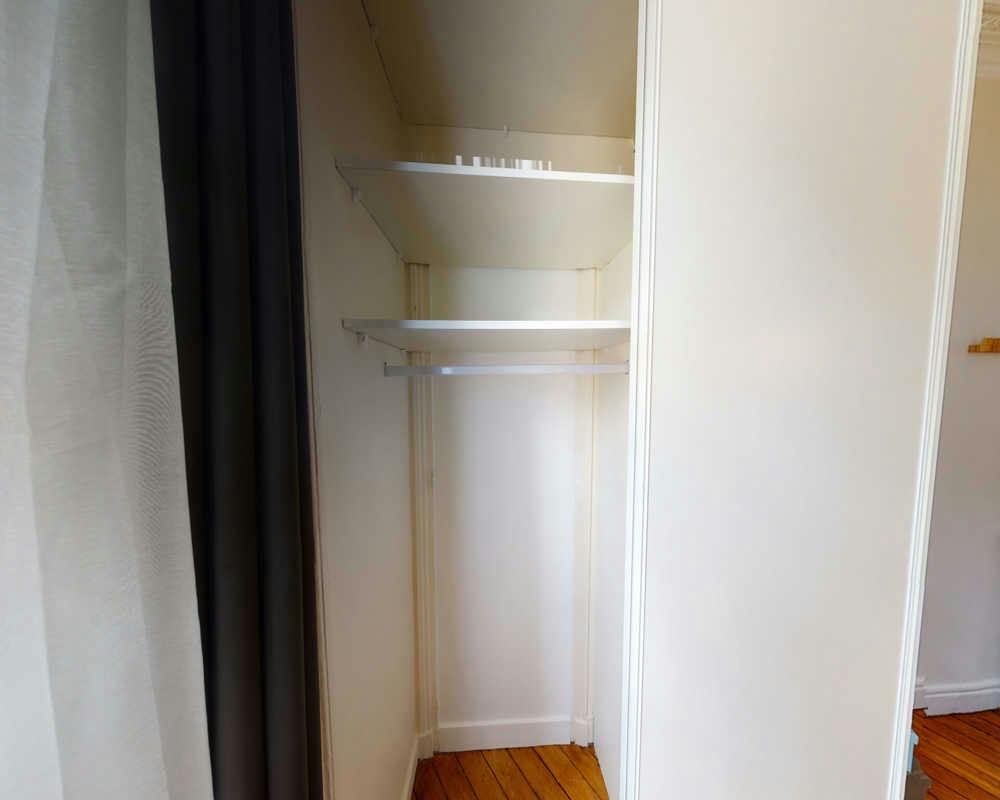Private room for rent on Rue Saint-Dominique, Paris - Plus