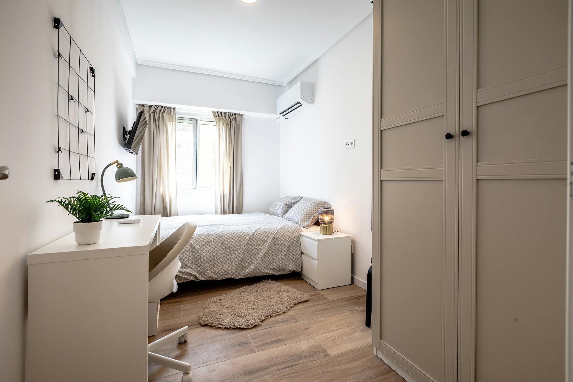 Private room for rent for €475 per month in Valencia, Carrer de Josep Melià Pigmalion