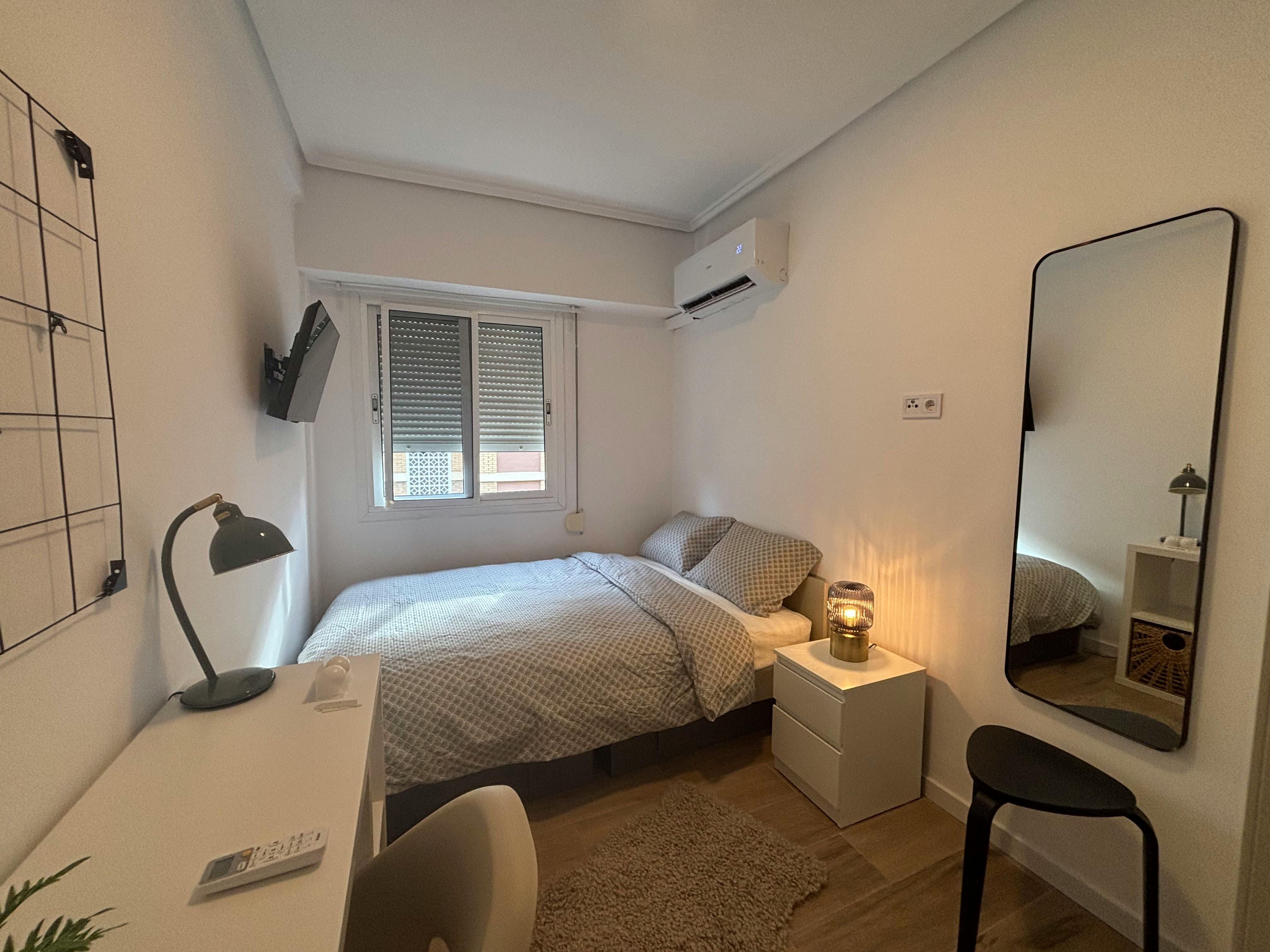 Single room Valencia, 1 bed, 9m² — photo 8