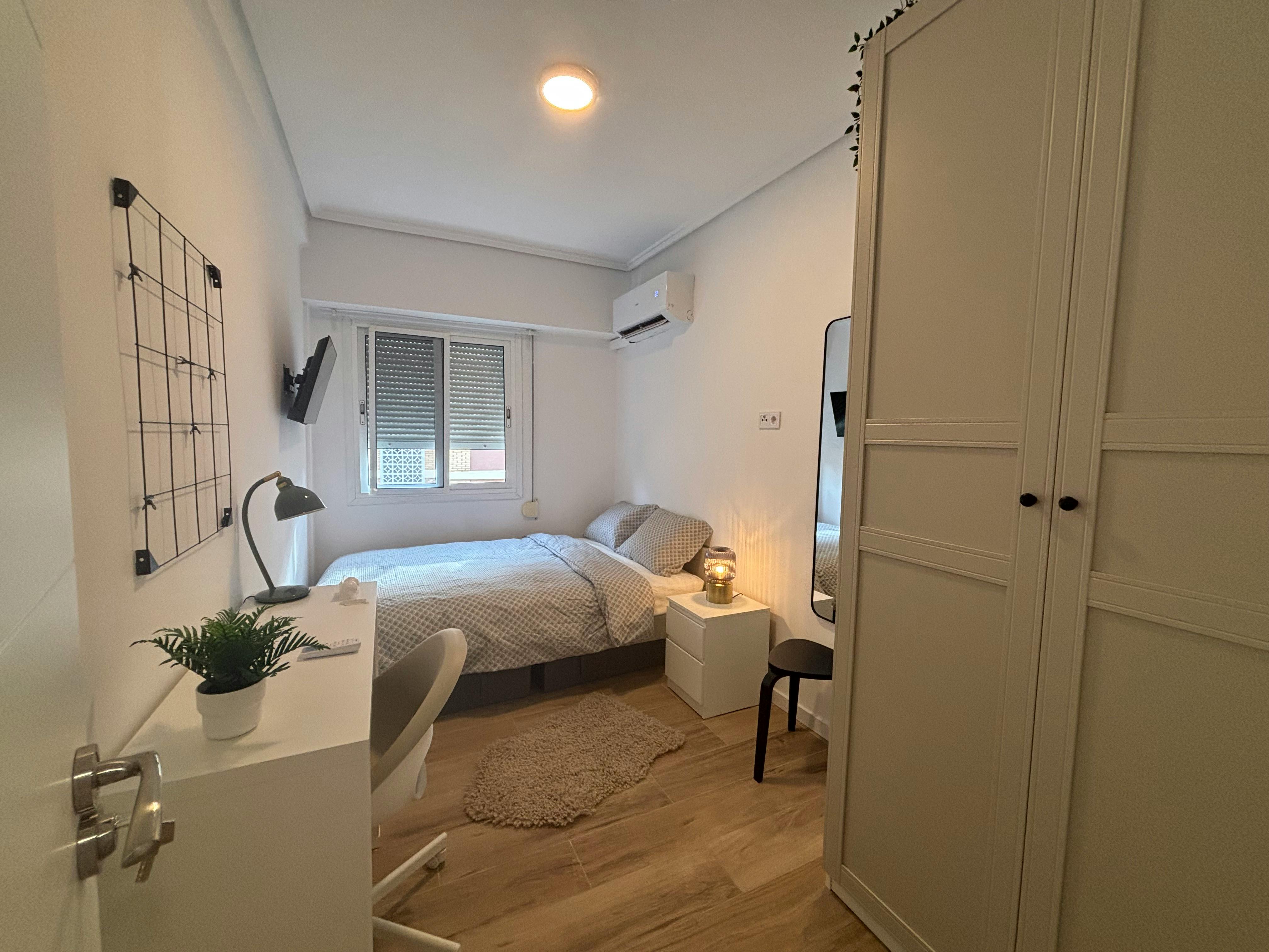 Single room Valencia, 1 bed, 9m² — photo 5