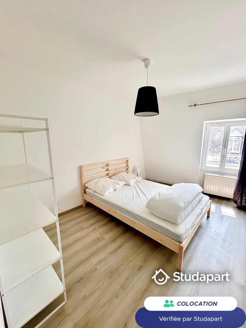 WG-Zimmer zu mieten für 450 € pro Monat in Bourges, Rue d'Auron
