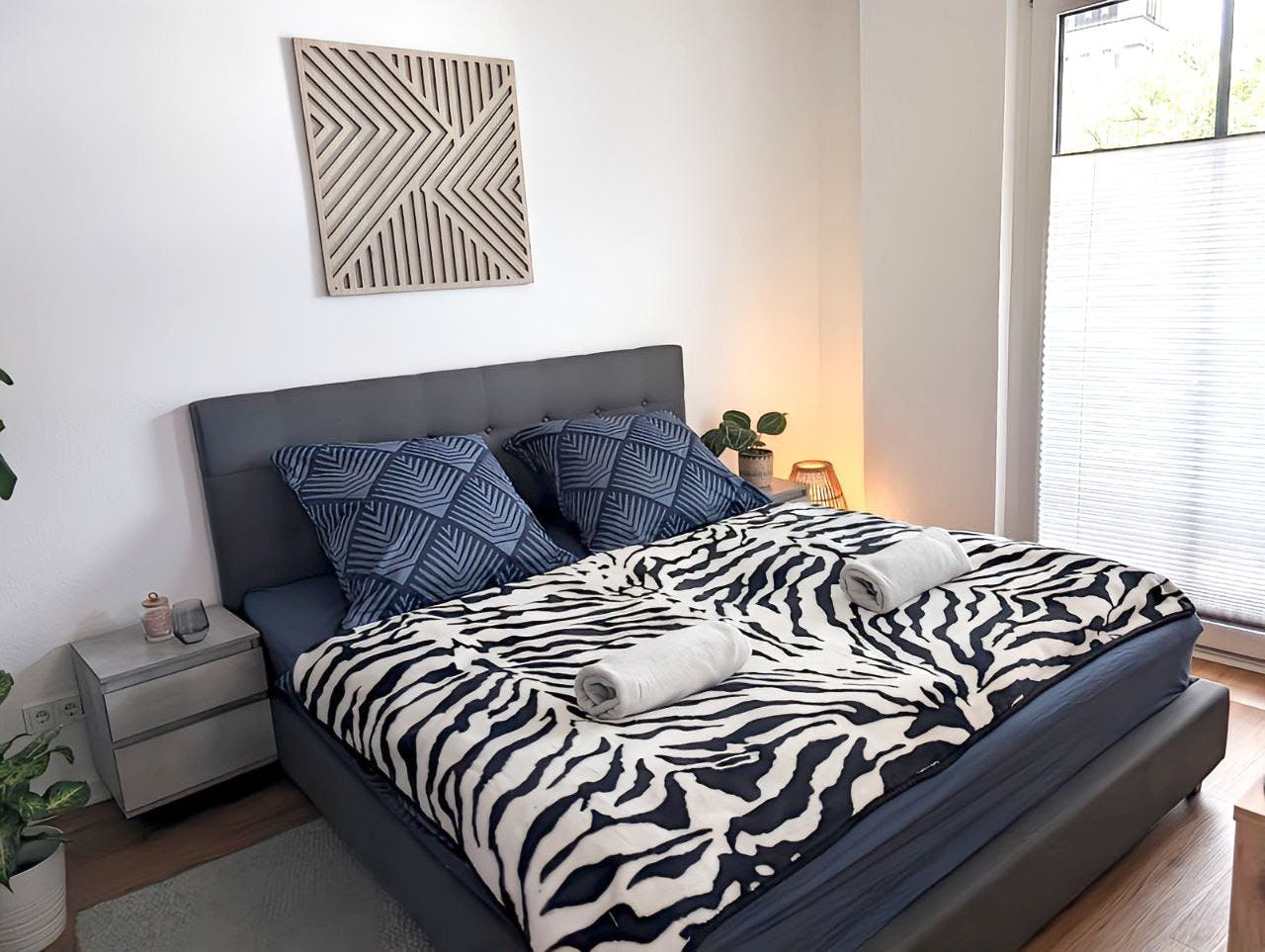 Apartment for rent for €1,700 per month in Düsseldorf, Schloßstraße