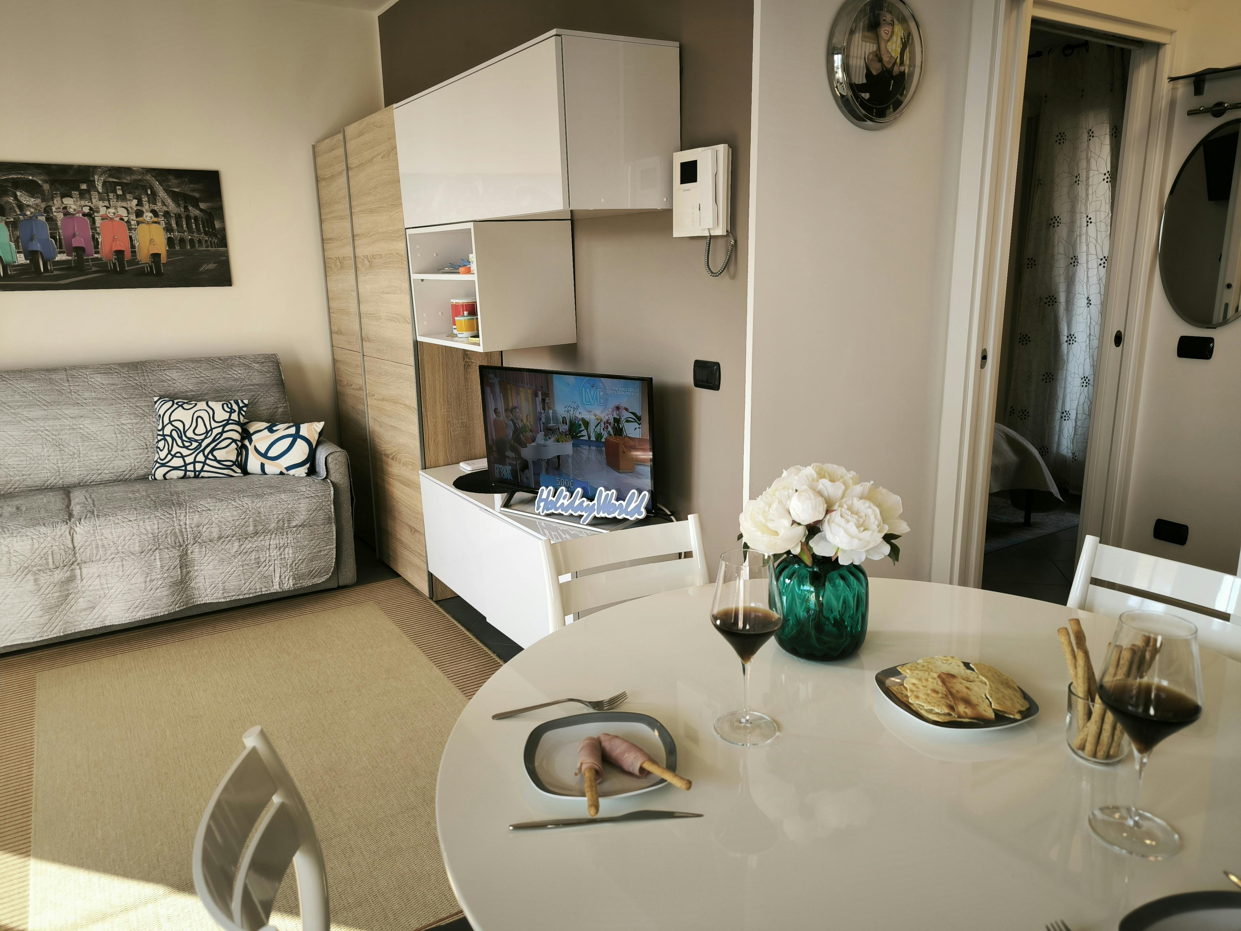 房源 正在以 €3,699 的月租出租，其位于 Plassi, Via del Tritone