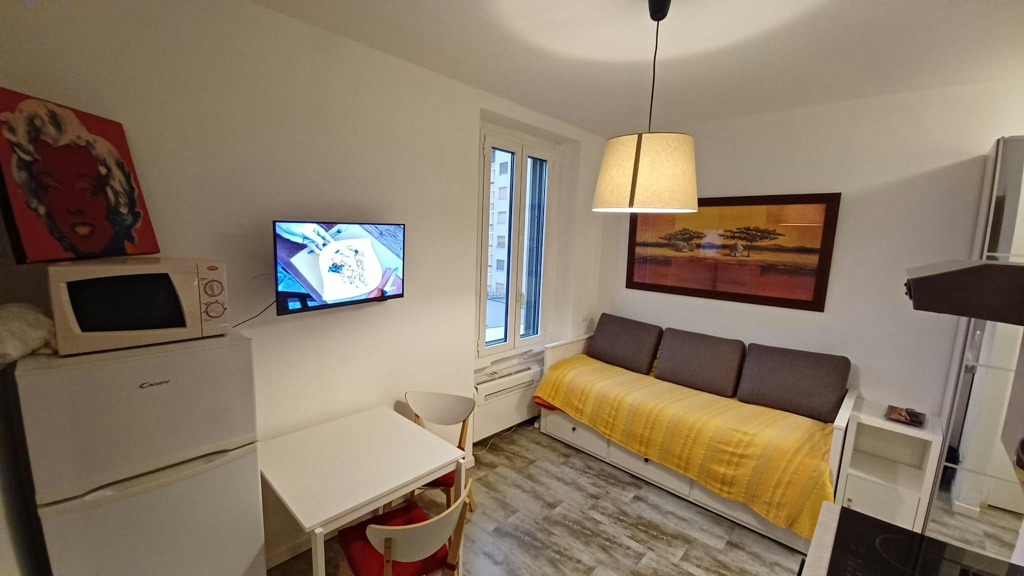 Студія за оренду для 1 100 EUR на місяць у Milan, Via dell'Assunta