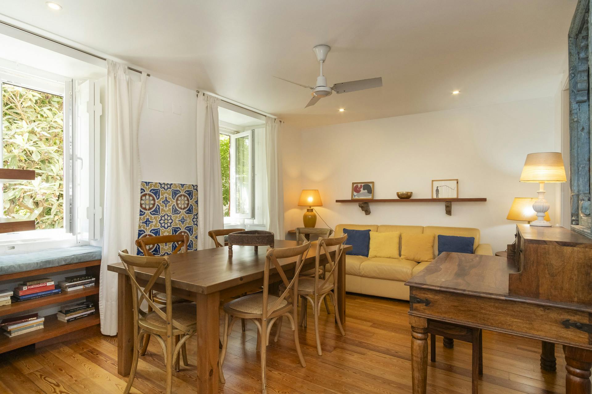 Apartment for rent for €2,500 per month in Lisbon, Travessa da Mata