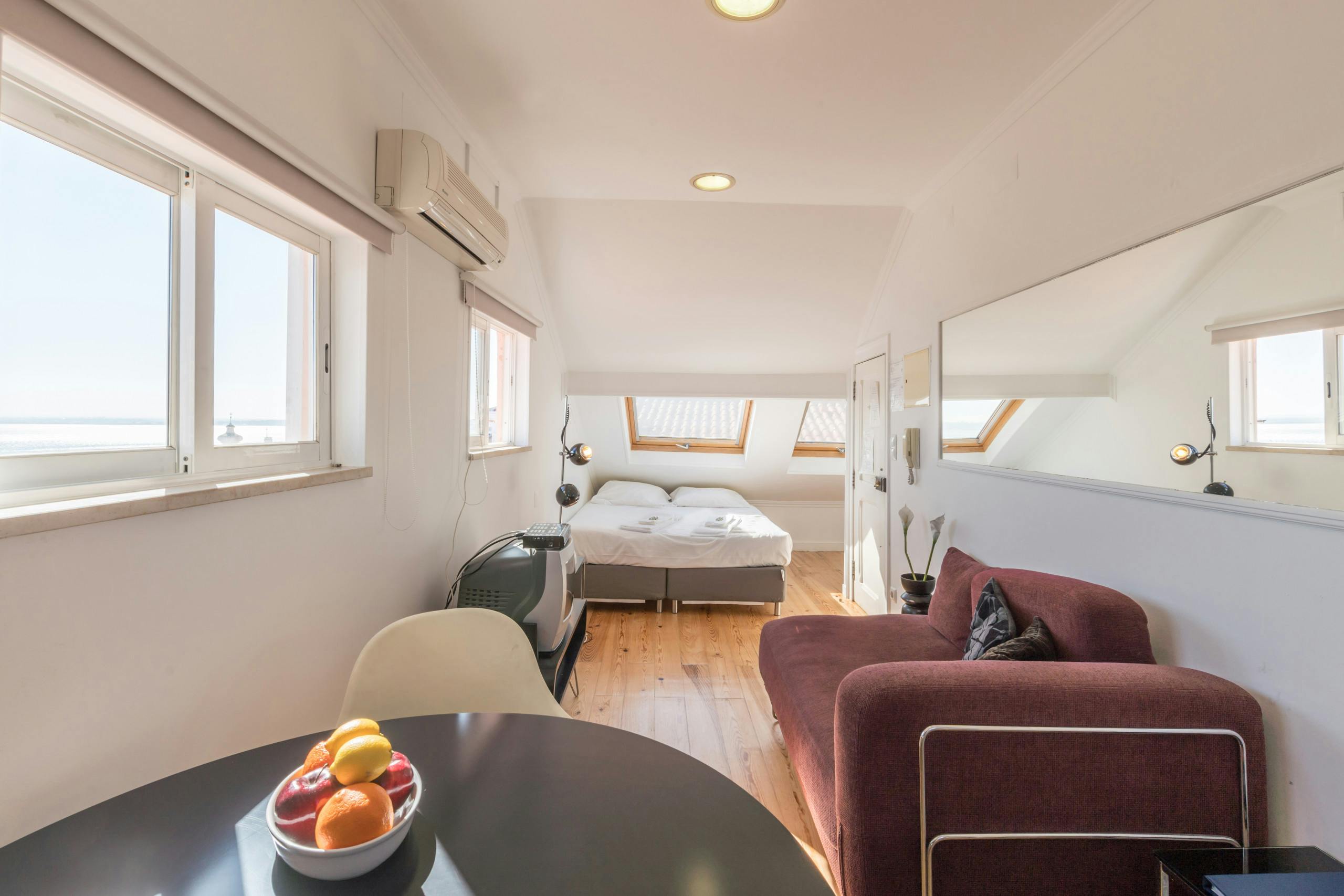 Studio para alugar por € 1.500 por mês em Lisbon, Rua de Castelo Picão