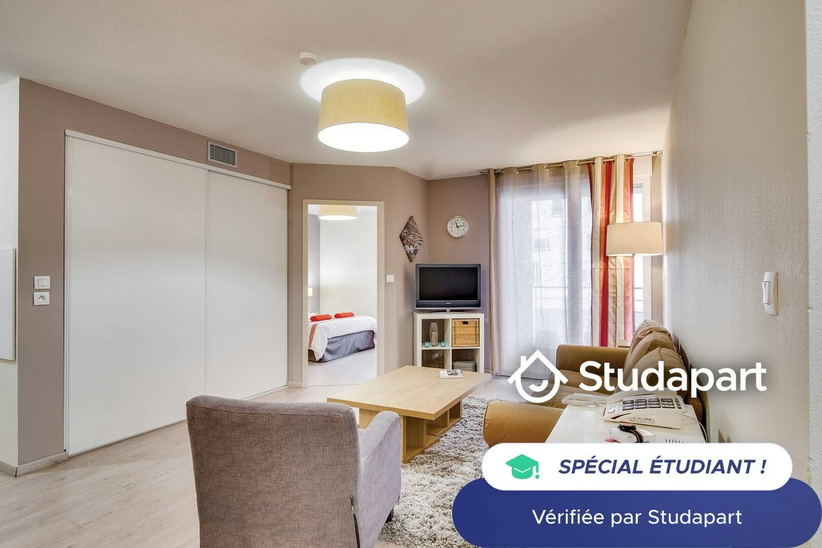 Private room for rent on Boulevard Pierre et Marie Curie, Toulouse - Plus