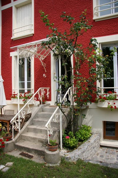 House for rent for €3,700 per month in Chaville, Avenue Sully