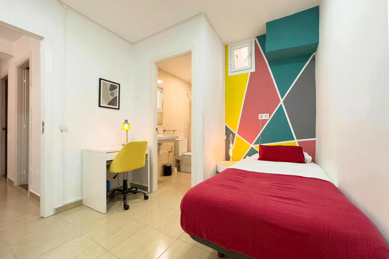 Private room for rent for €1 per month in Barcelona, Carrer de Ferran