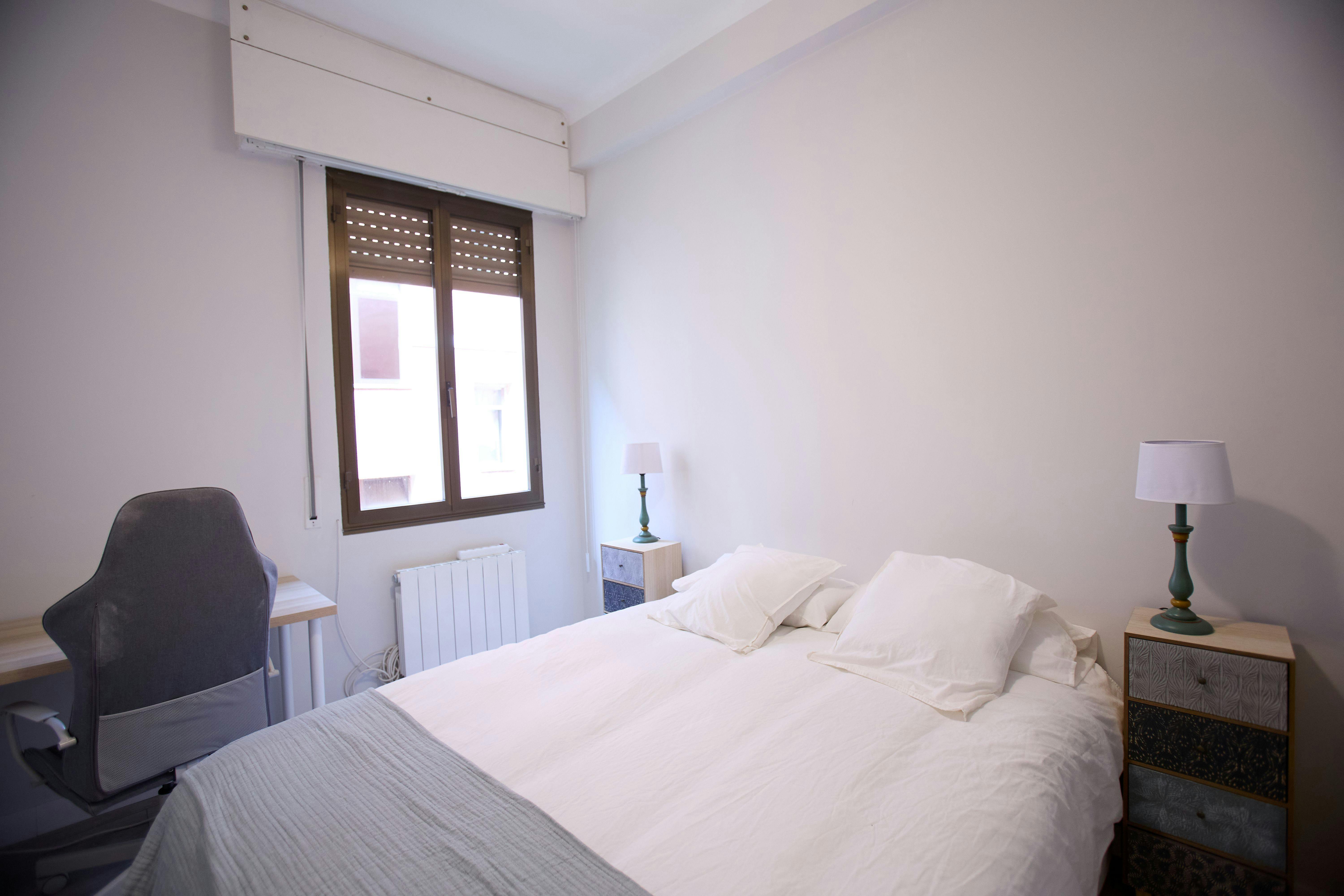 私人房间 正在以 €510 的月租出租，其位于 Bilbao, Iturribide Kalea