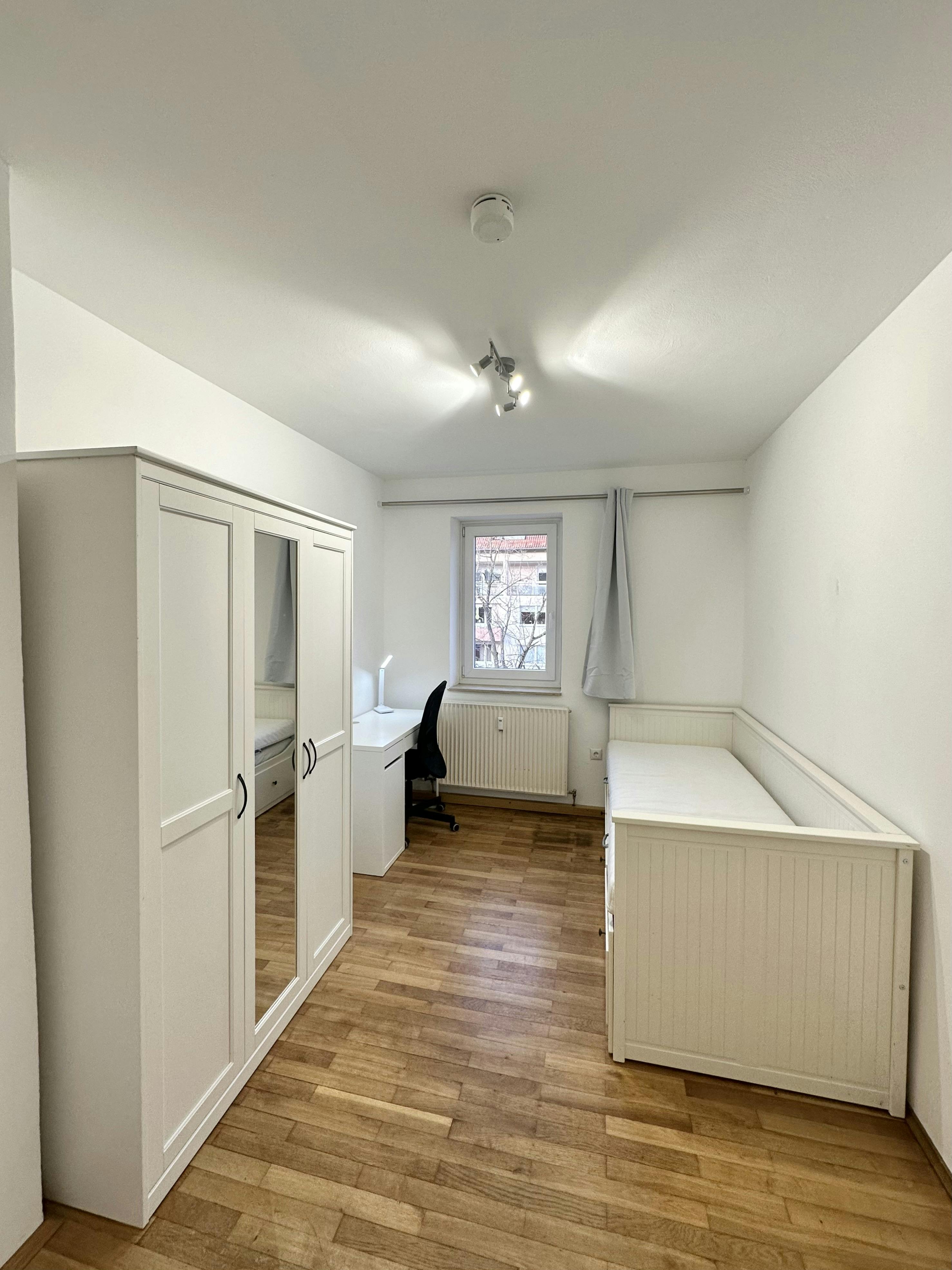 Private room for rent for €825 per month in Munich, Oberhofer Platz