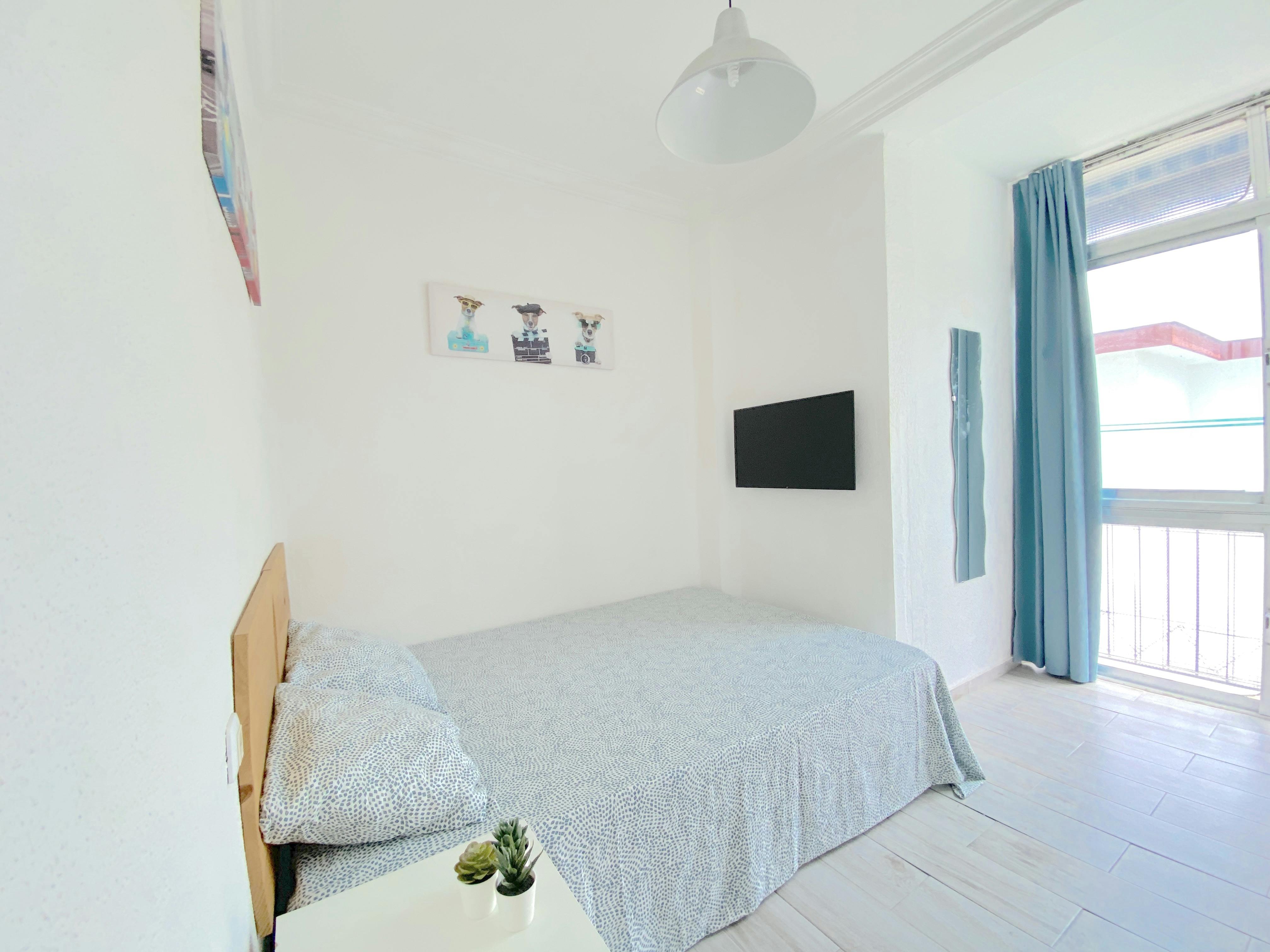 Private room for rent for €295 per month in Sevilla, Barriada la Palmilla