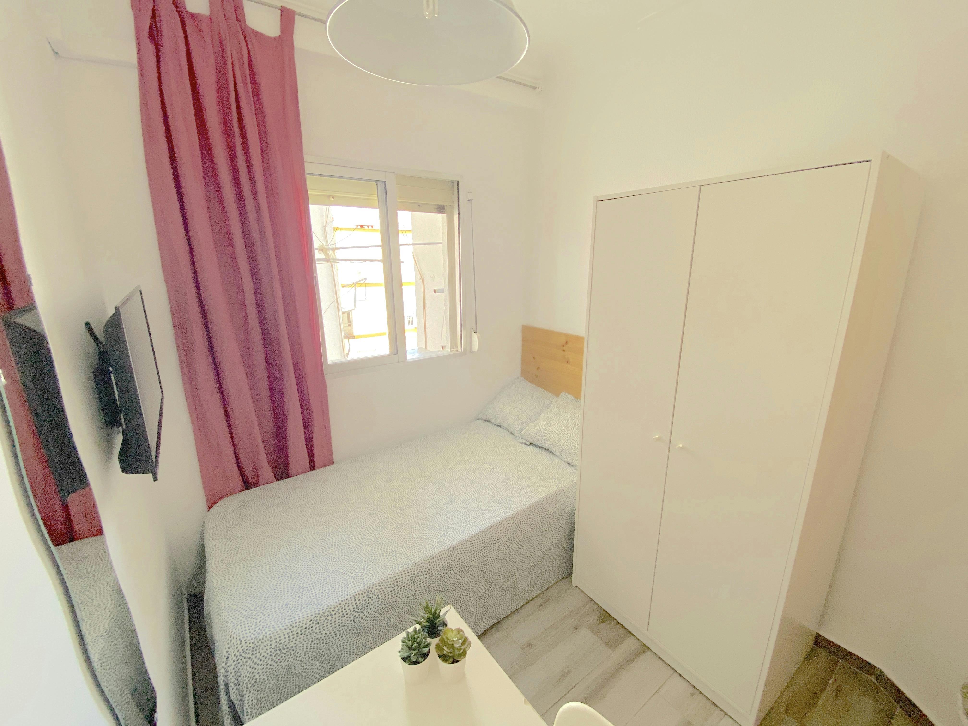 Privat rum att hyra för 295 € i månaden i Sevilla, Barriada la Palmilla