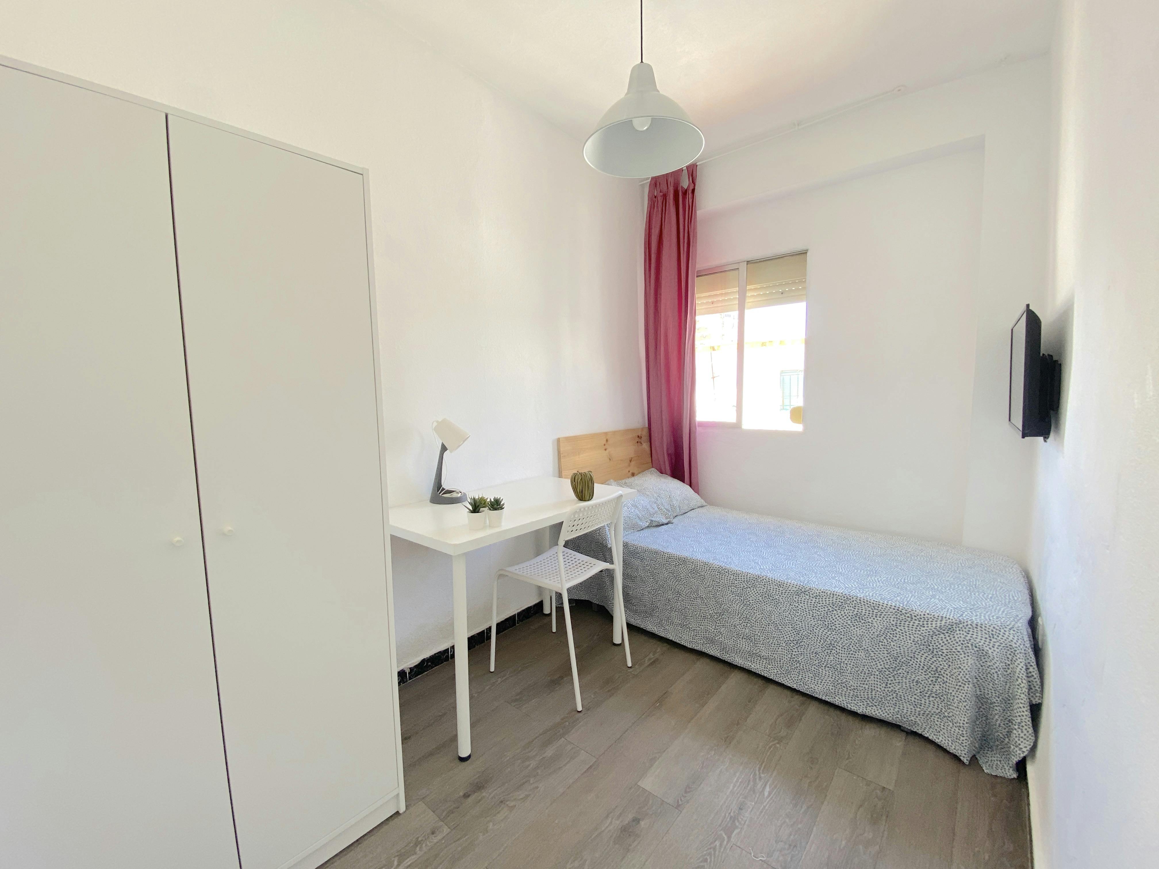 Privat rum att hyra för 295 € i månaden i Sevilla, Calle Doctor Serás