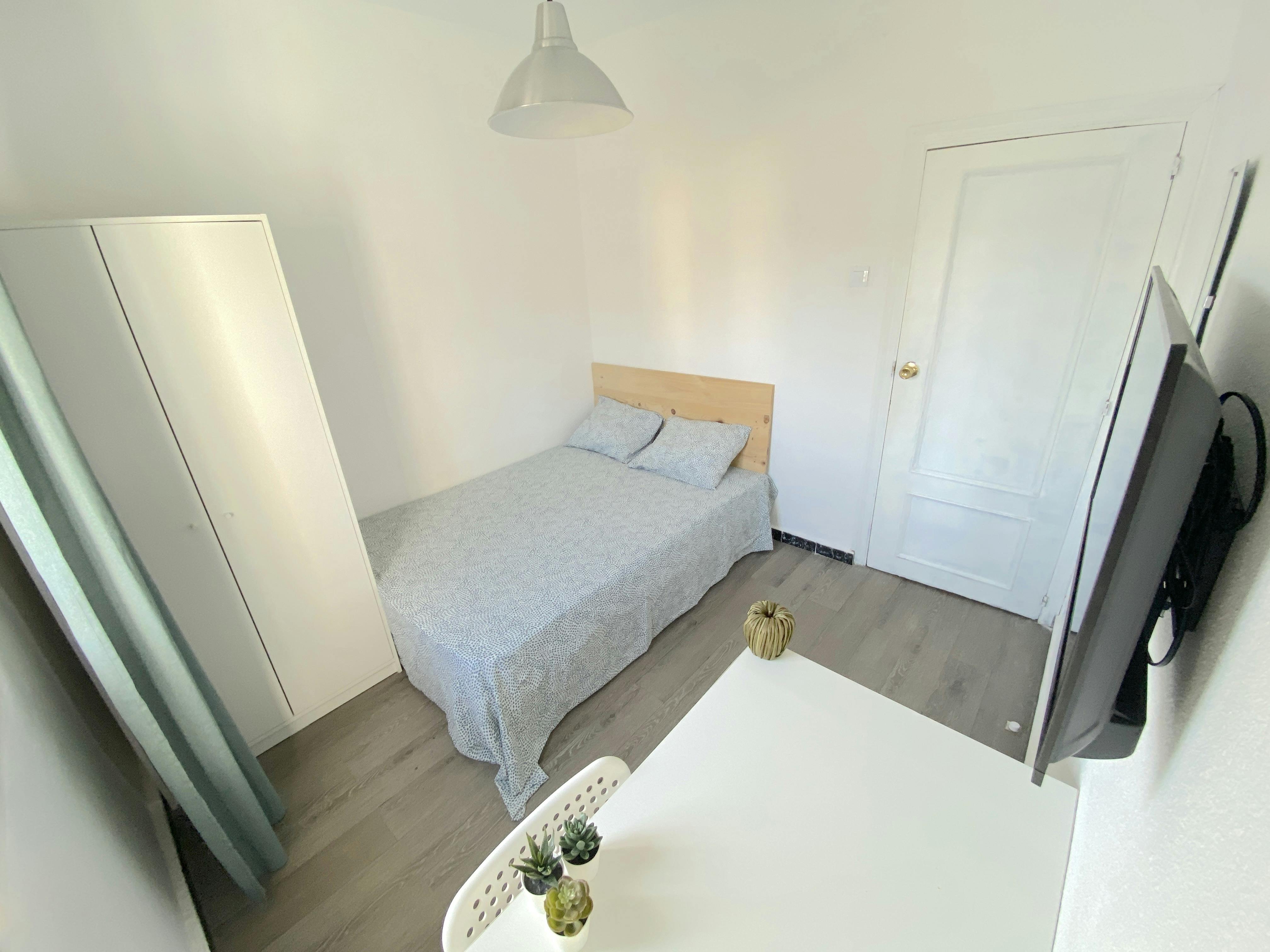 Private room for rent for €390 per month in Sevilla, Calle Doctor Serás