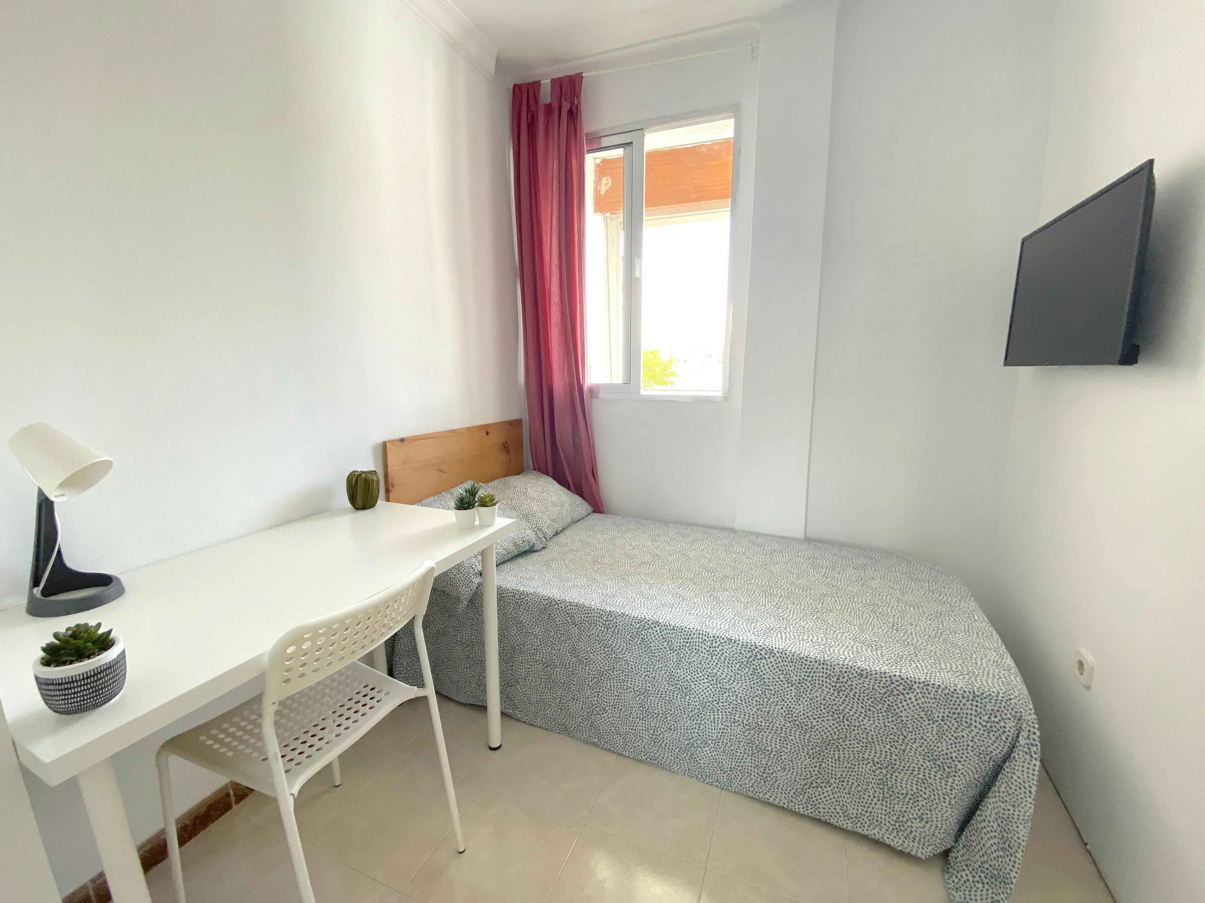 Отдельная комната сдается в аренду за 295 € в месяц в Sevilla, Calle el Pedroso