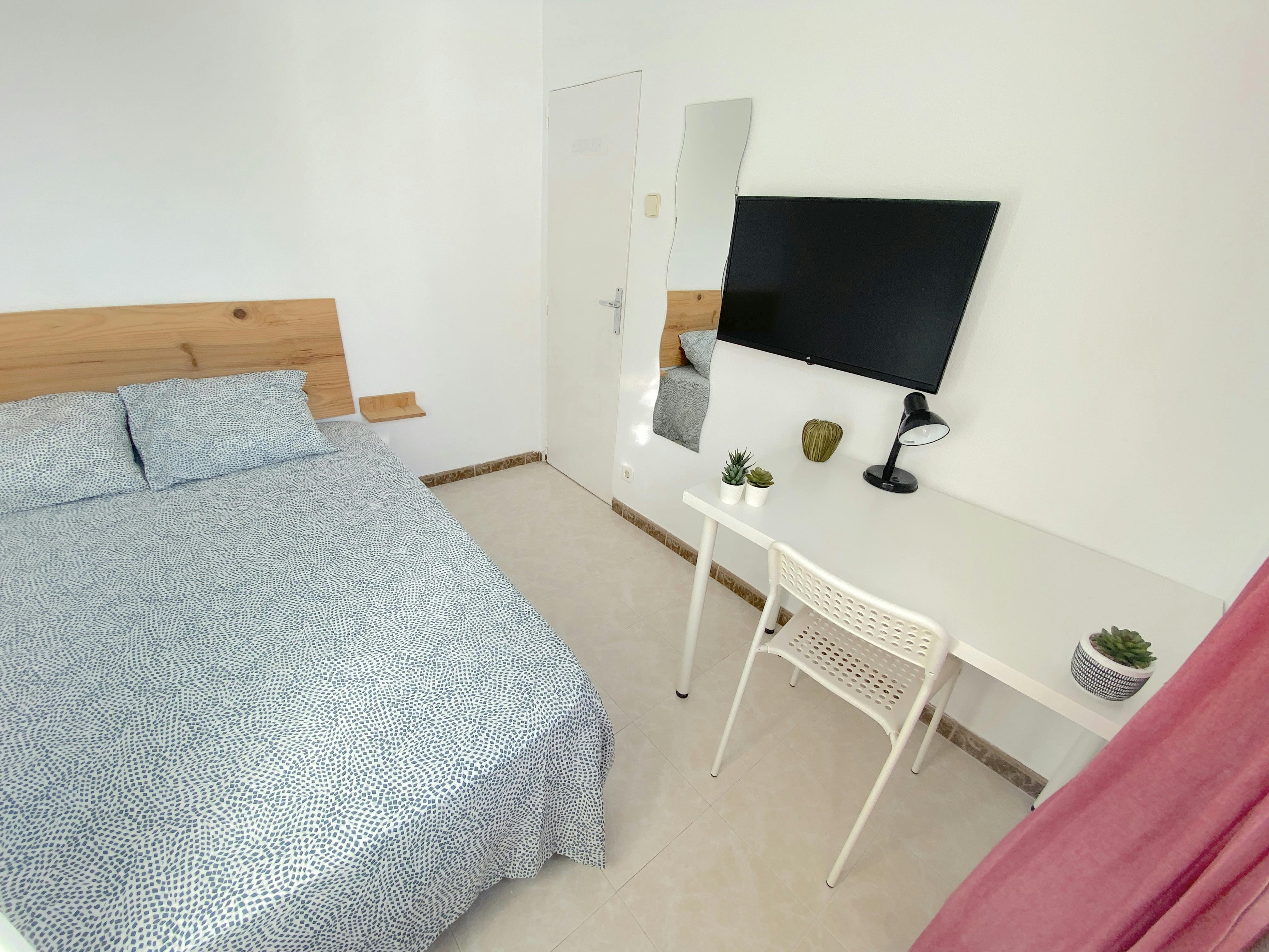 Private room for rent for €295 per month in Sevilla, Calle el Pedroso