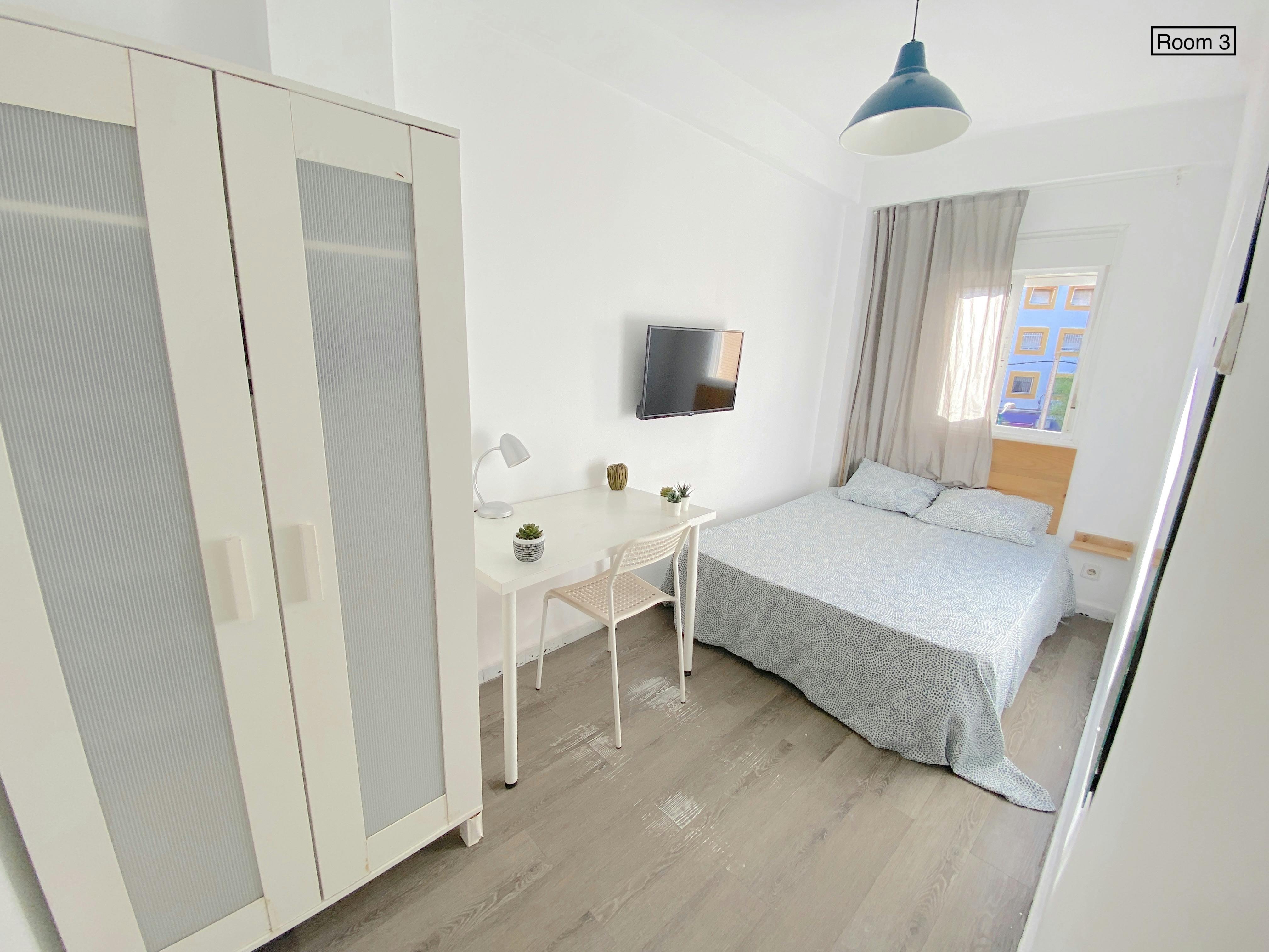 Privat rum att hyra för 295 € i månaden i Sevilla, Avenida de Sánchez Pizjuán