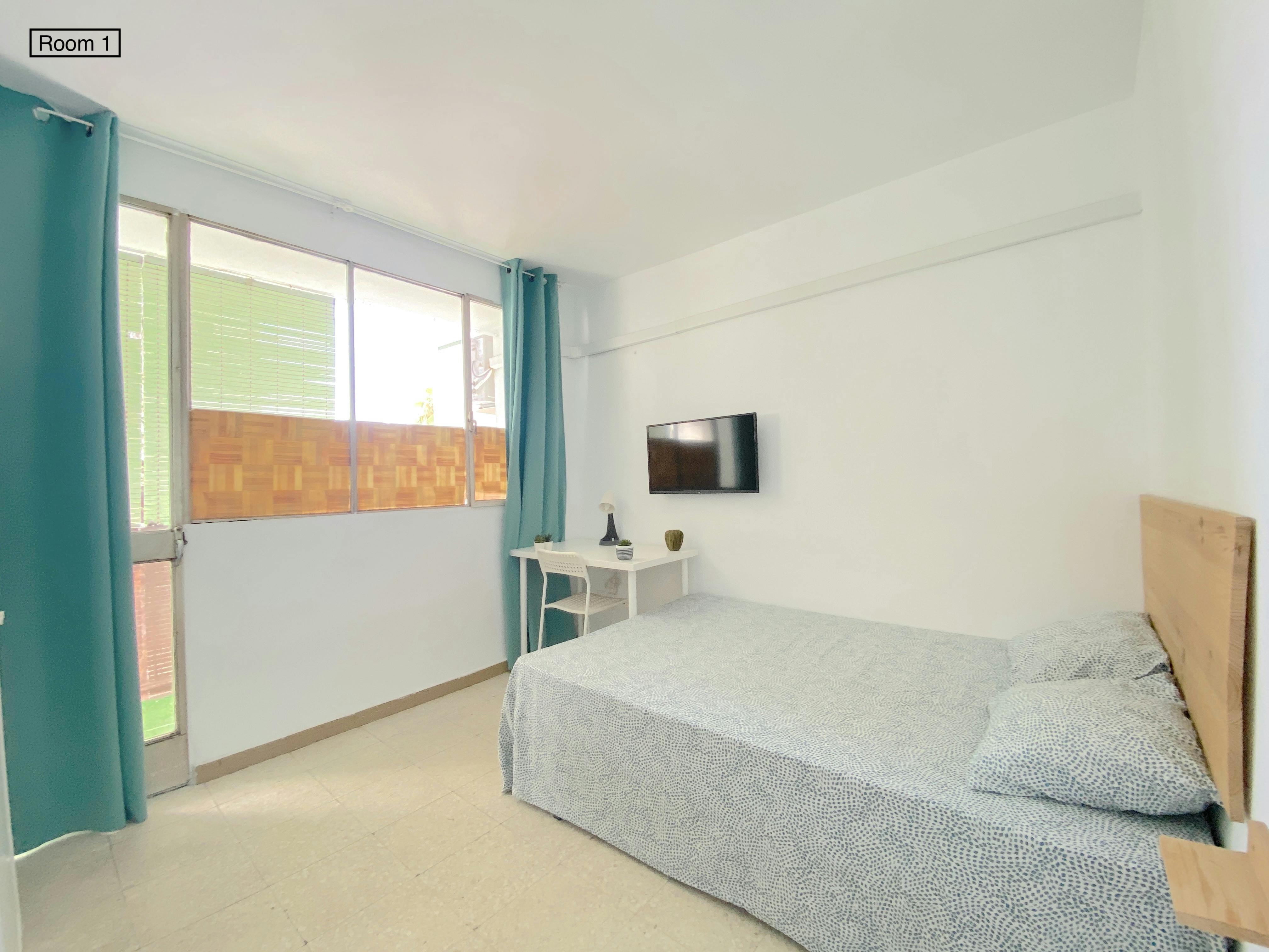 Private room for rent for €295 per month in Sevilla, Plaza Gelo
