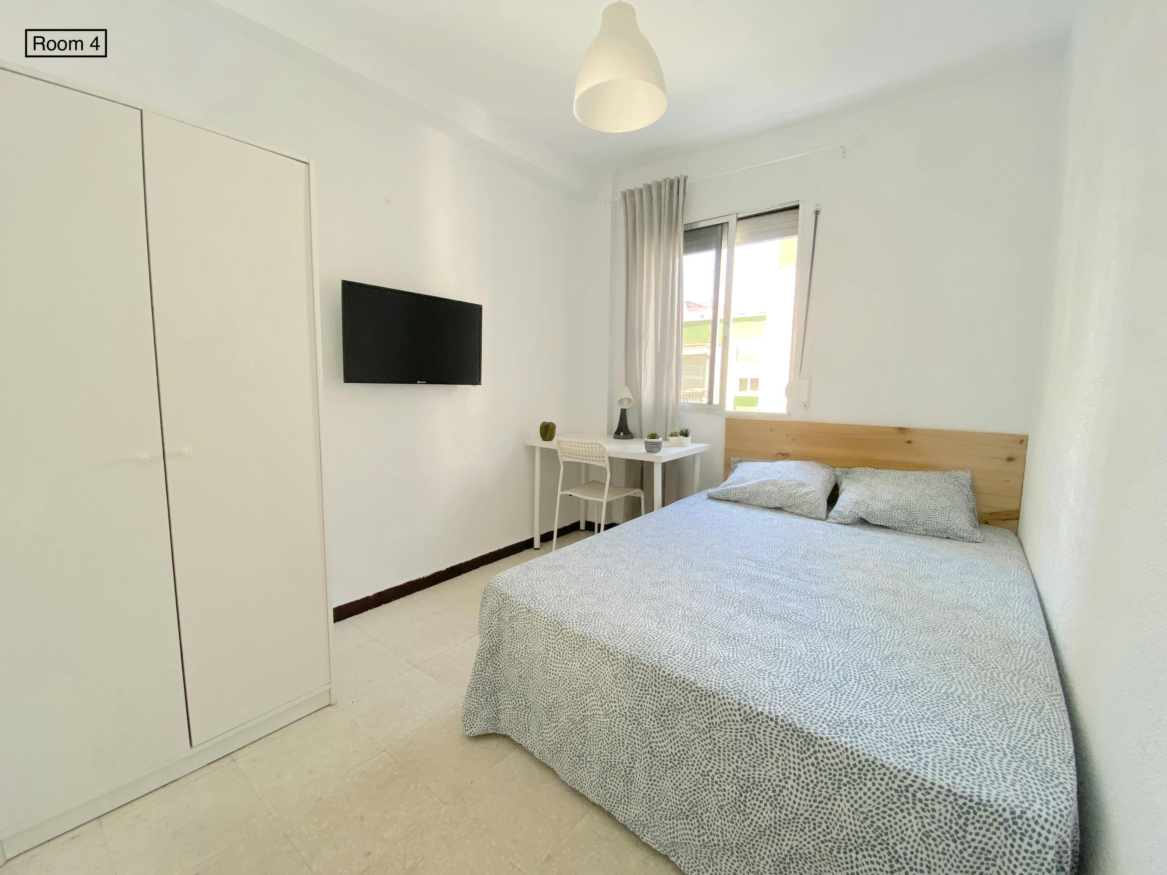 Private room for rent for €295 per month in Sevilla, Plaza Gelo